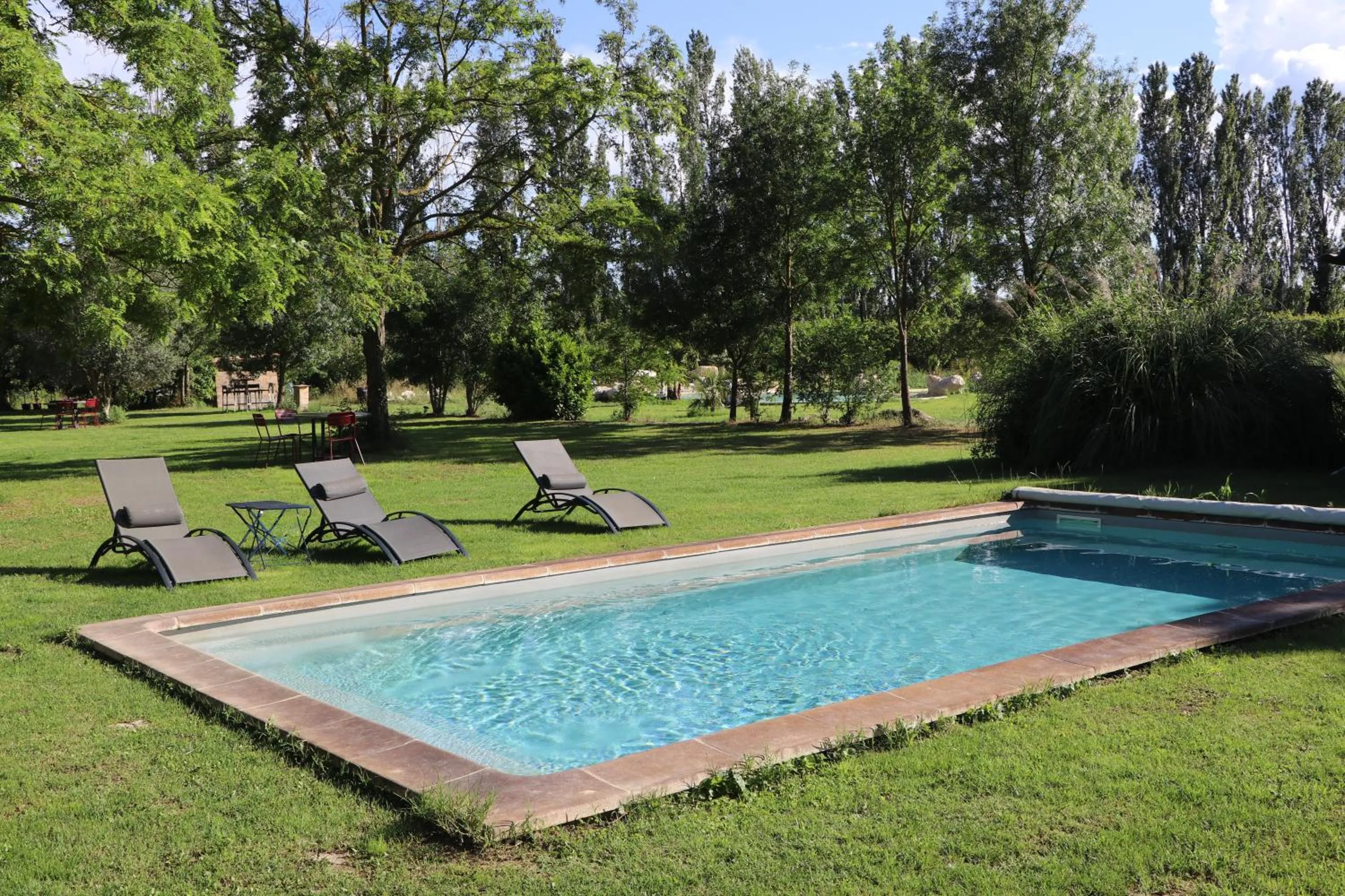 Swimming pool in Le Mas des Cerisiers JACUZZI et SAUNA inclus pour tous les logements