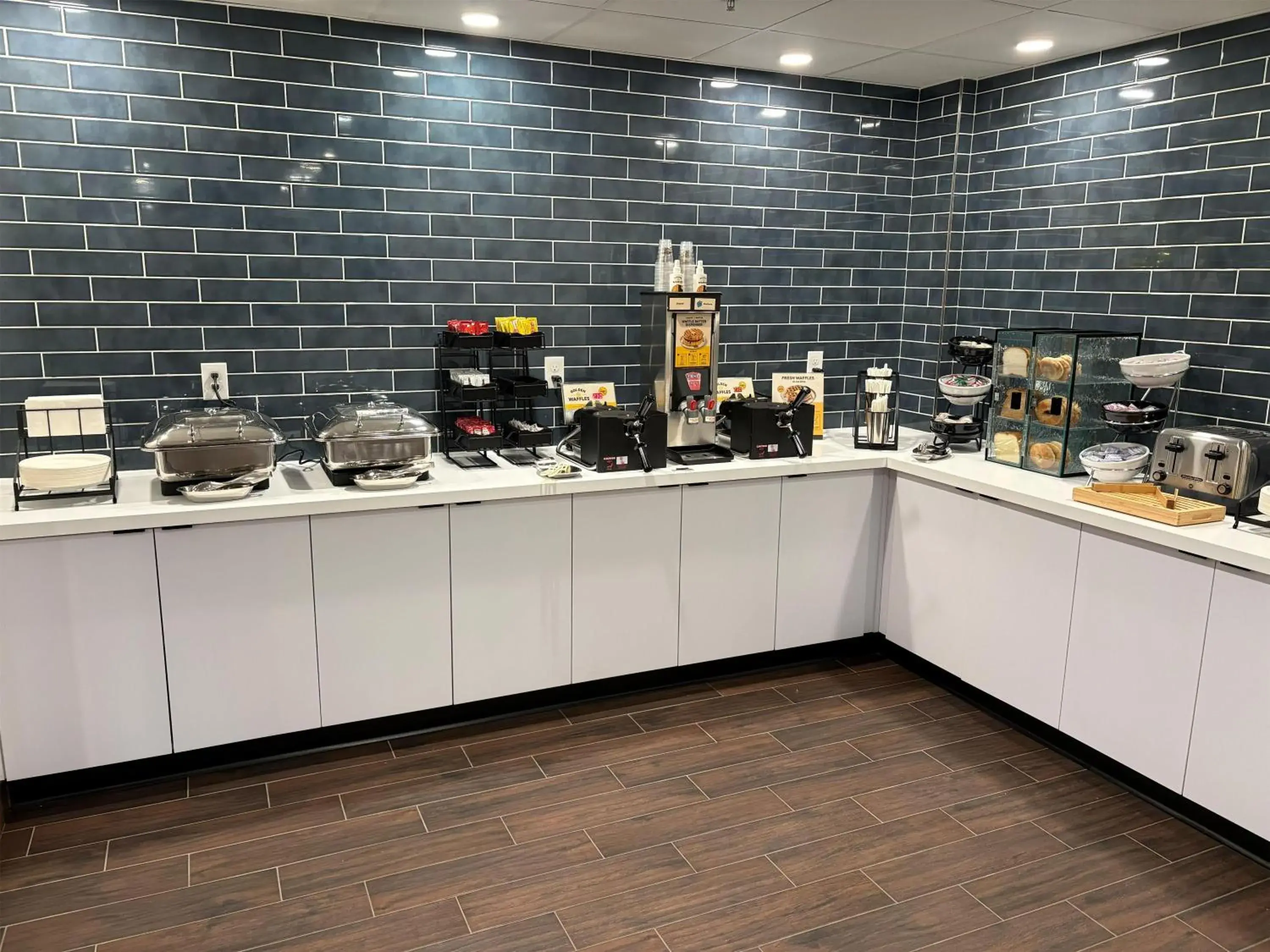 Breakfast in Best Western Plus Gilbert/Mesa Breakfast in Best Western Plus Gilbert/Mesa