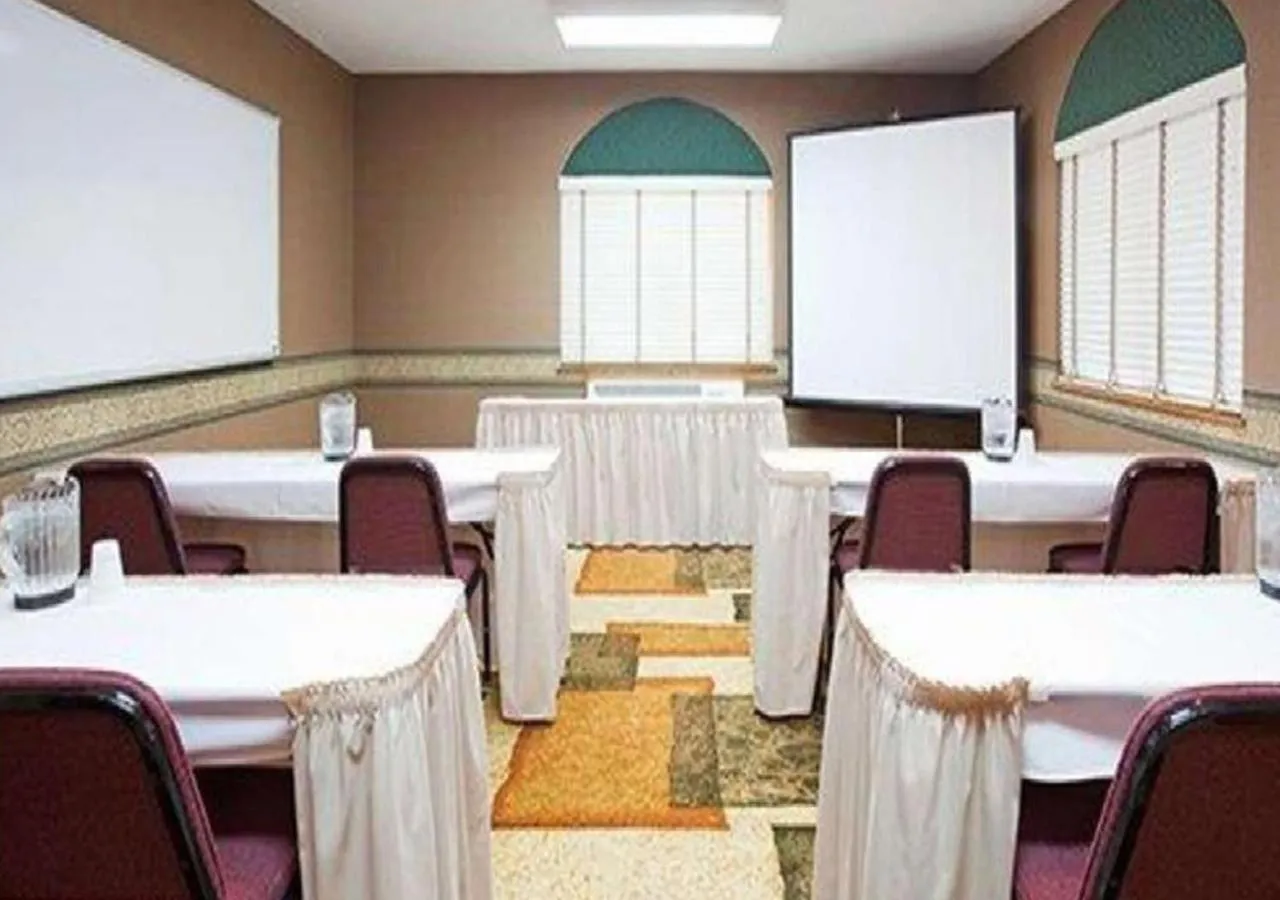 Business facilities in Norwood Inn & Suites Eagan