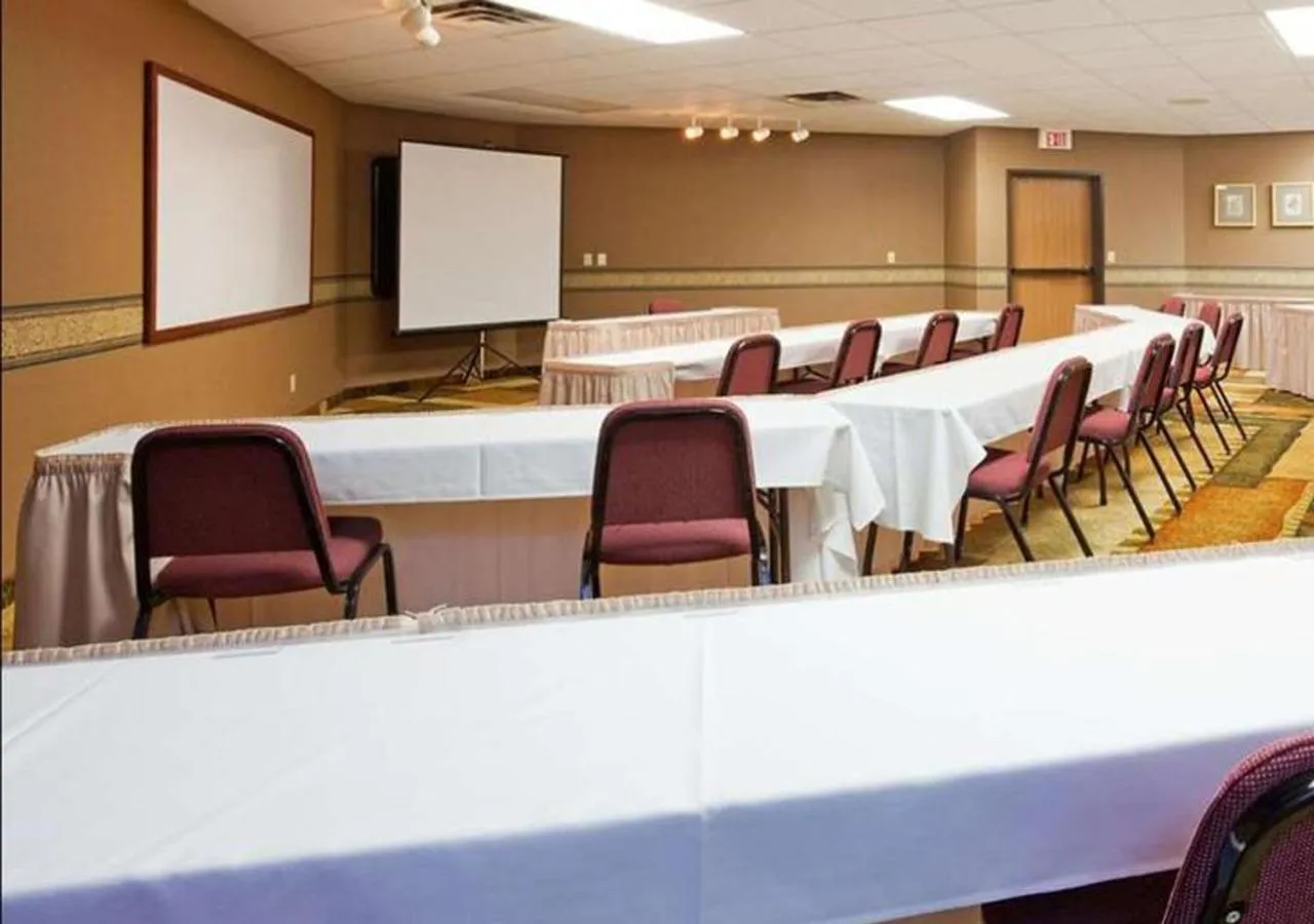 Business facilities in Norwood Inn & Suites Eagan