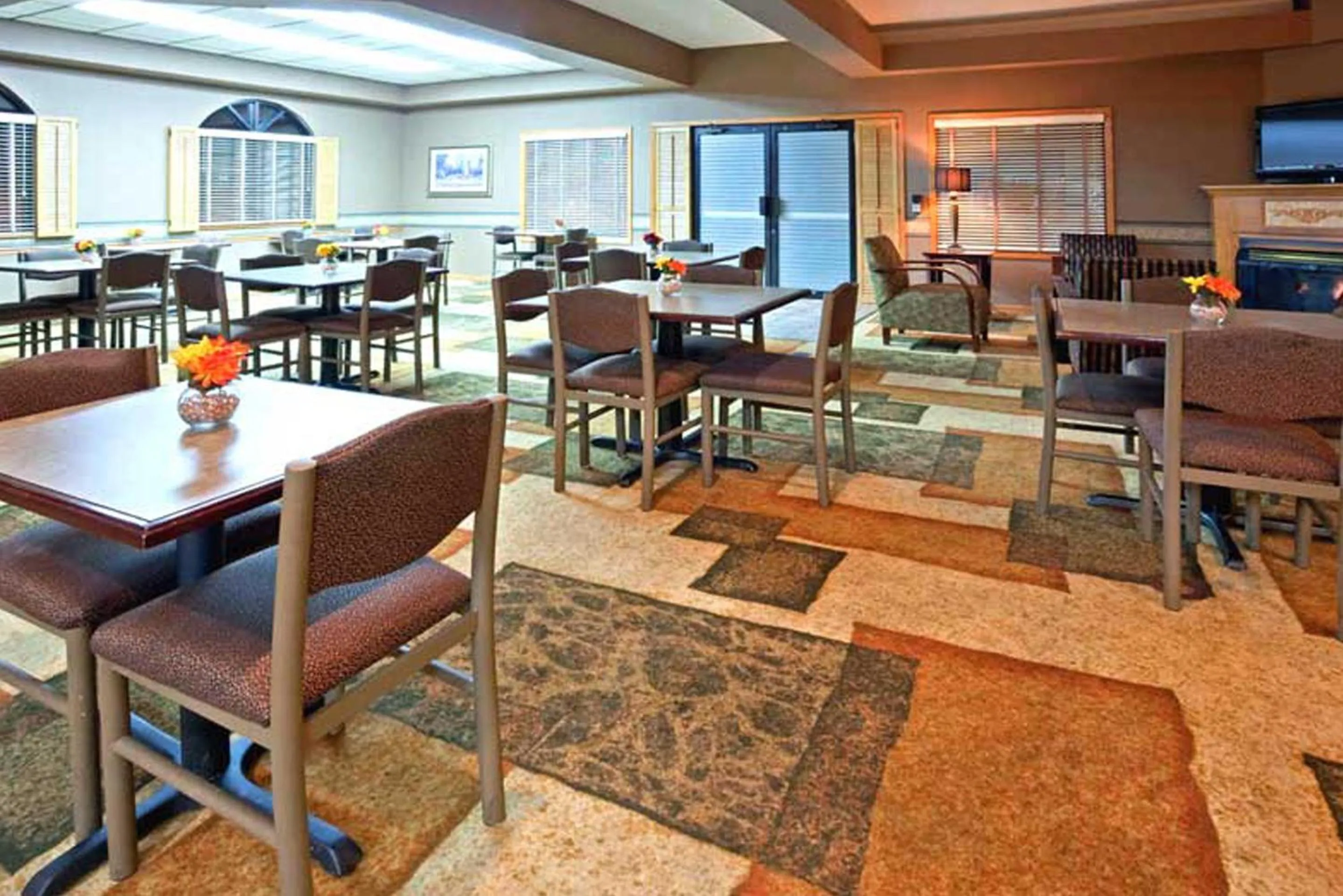 Breakfast, Restaurant/Places to Eat in Norwood Inn & Suites Eagan