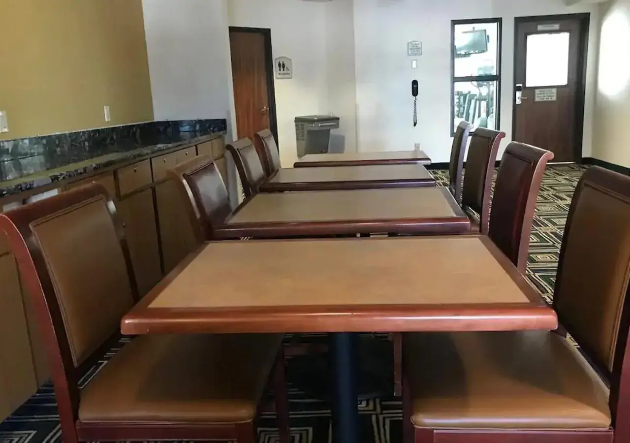 Restaurant/places to eat in Norwood Inn & Suites Eagan Restaurant/places to eat in Norwood Inn & Suites Eagan