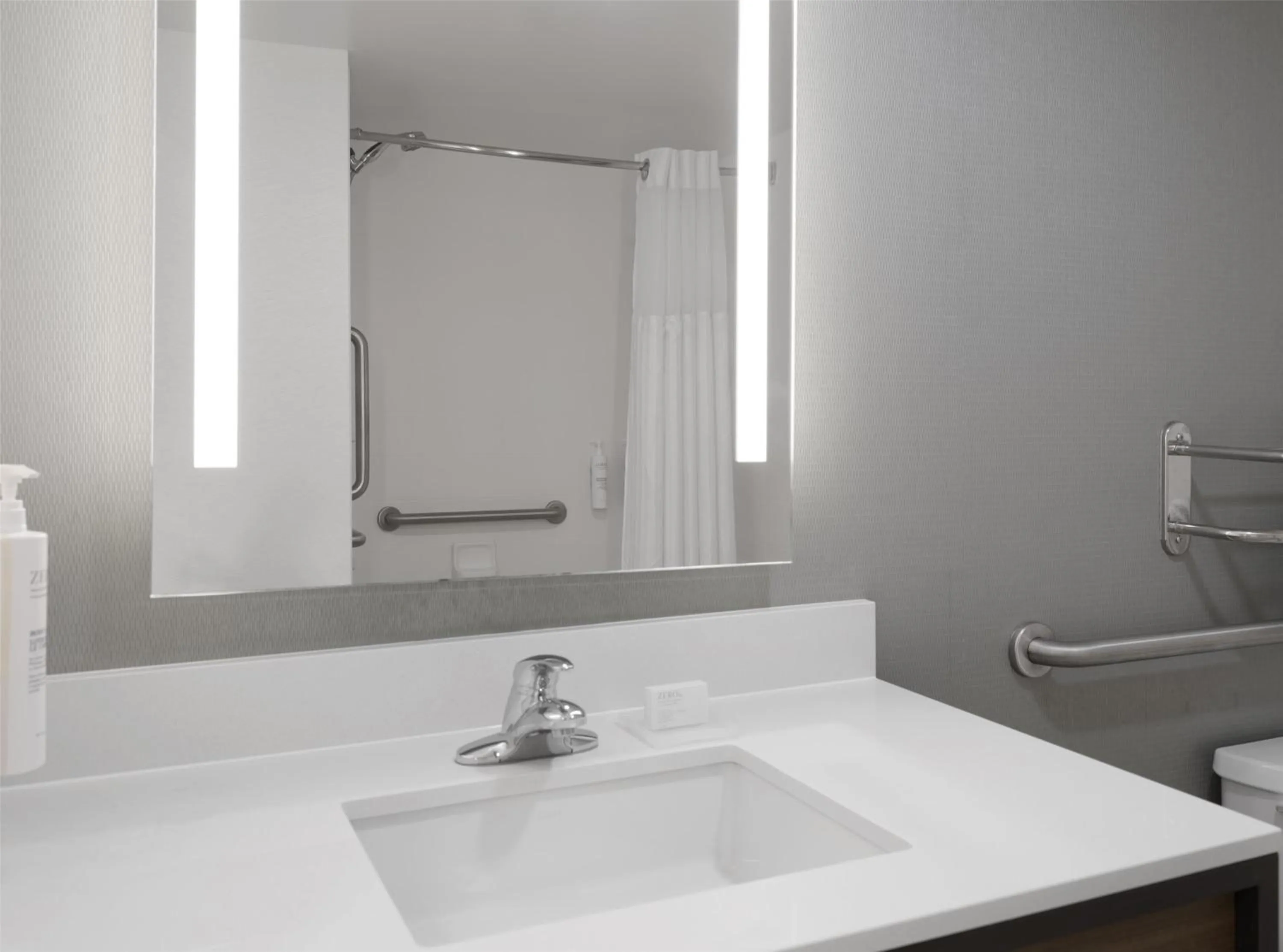 Bathroom in Hilton Garden Inn Indianapolis Northeast/Fishers