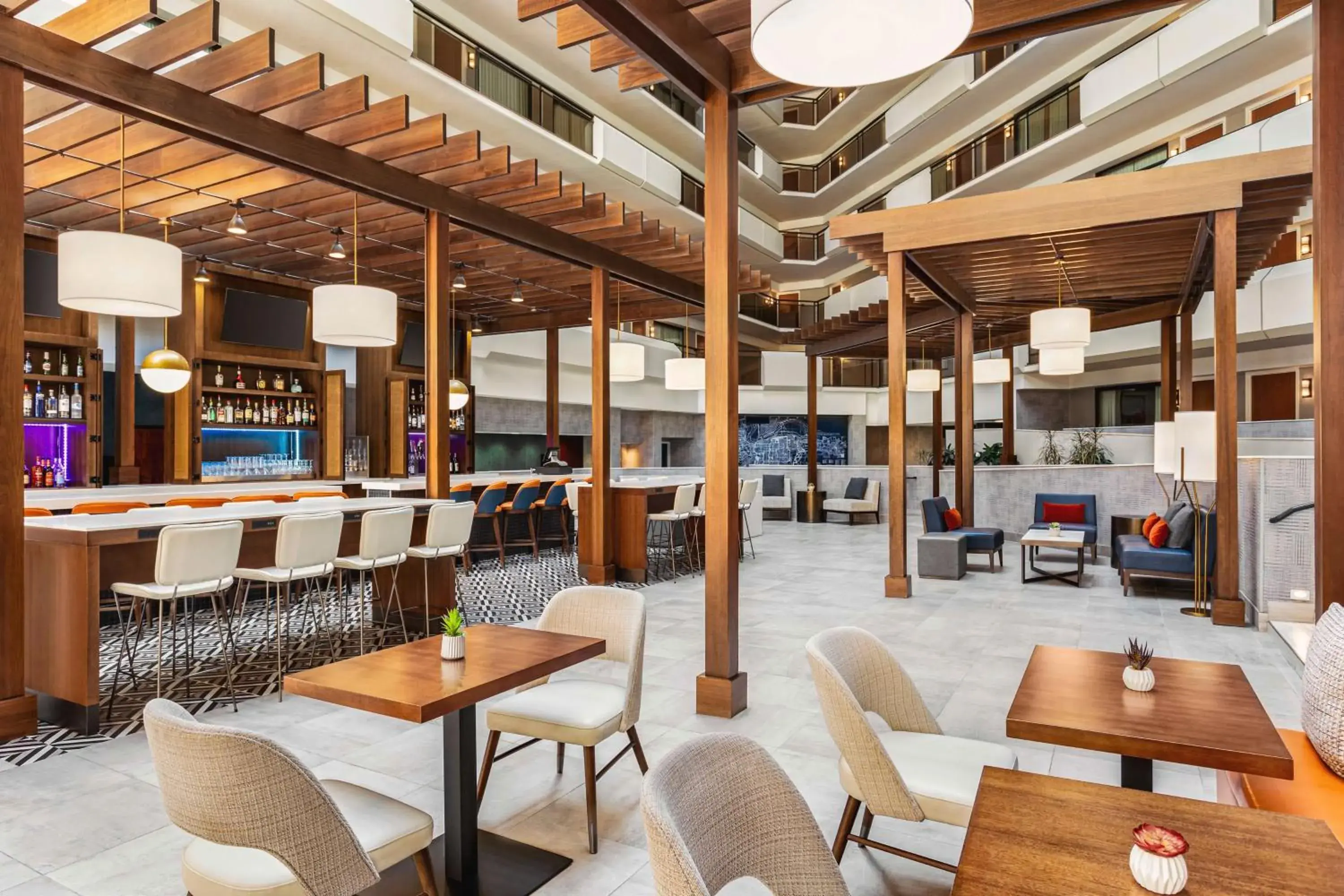 Lounge or bar in Embassy Suites by Hilton Kansas City Overland Park Lounge or bar in Embassy Suites by Hilton Kansas City Overland Park