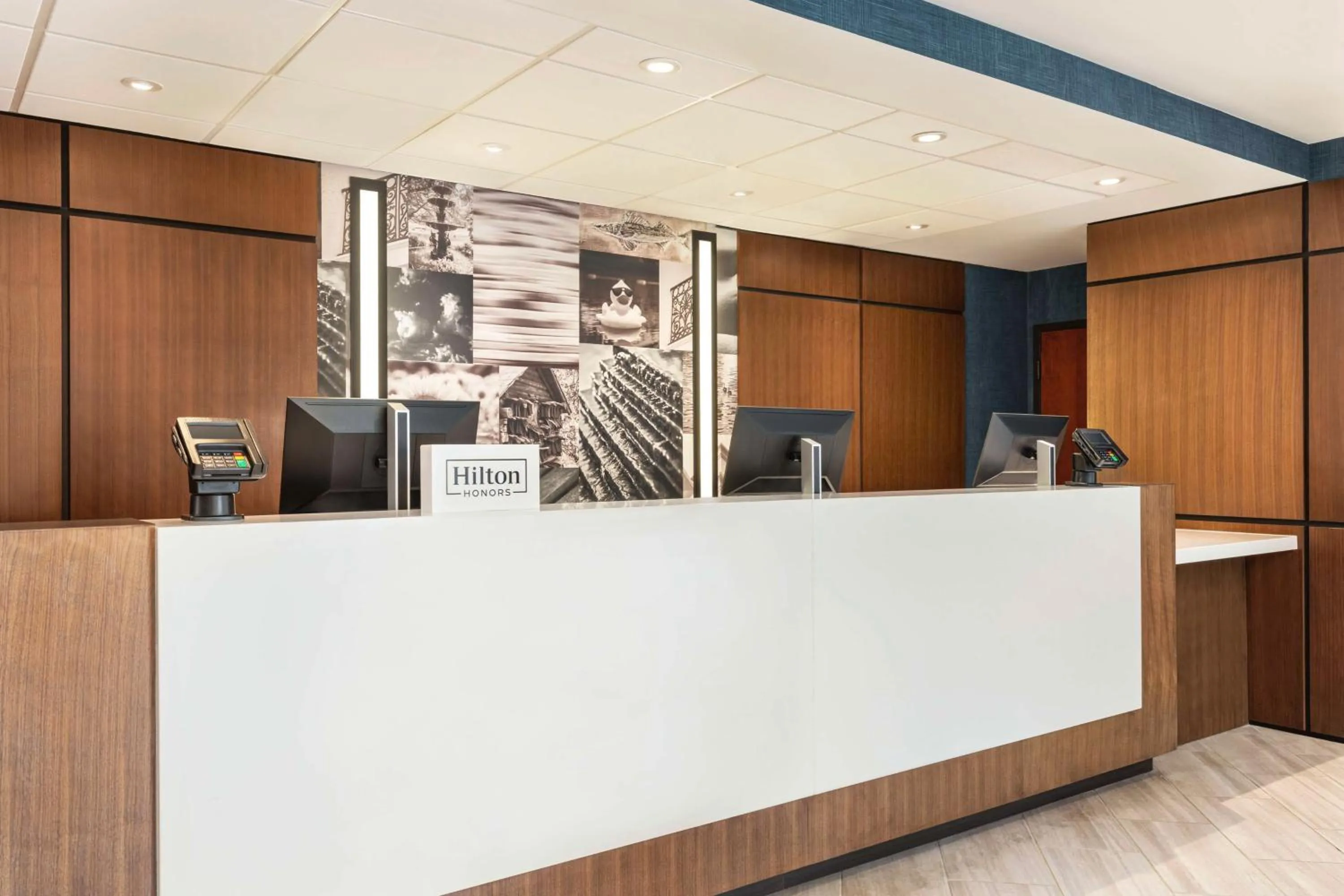 Lobby or reception in Embassy Suites by Hilton Kansas City Overland Park