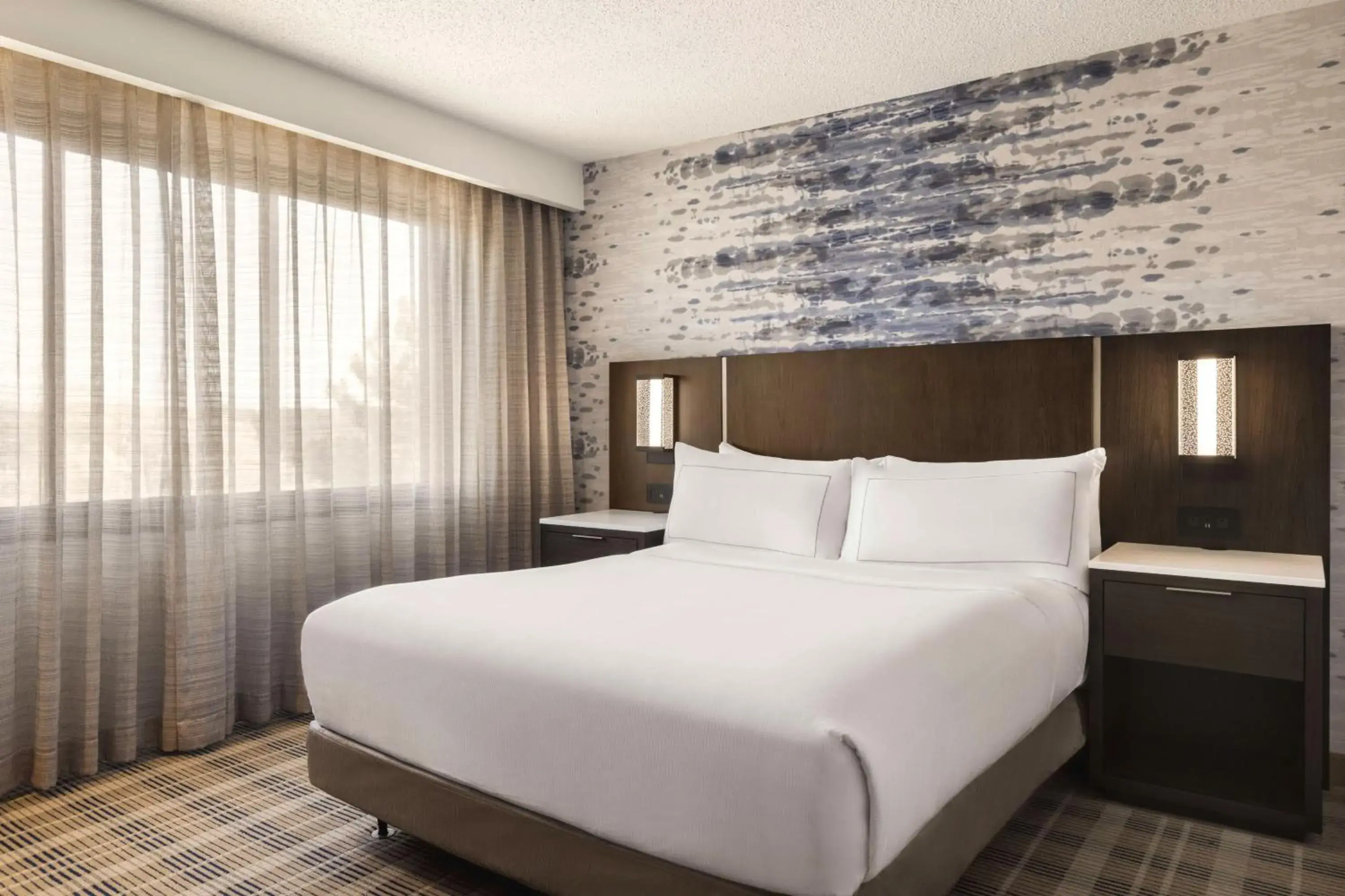 Bed in Embassy Suites by Hilton Kansas City Overland Park Bed in Embassy Suites by Hilton Kansas City Overland Park