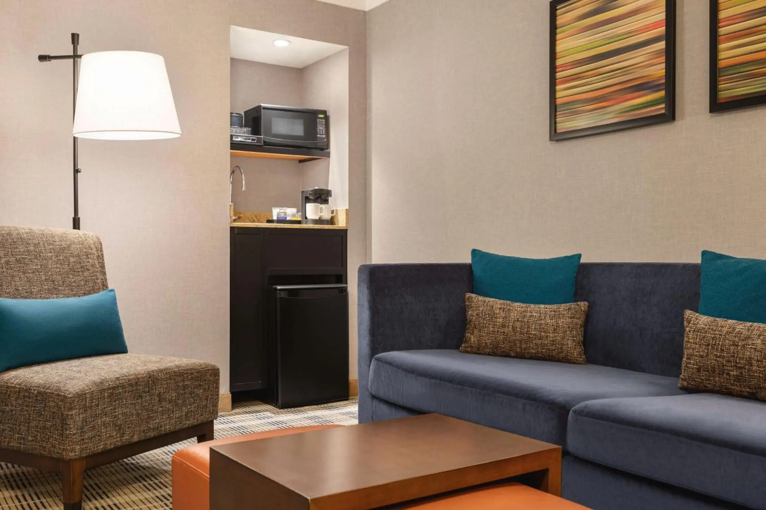 Living room in Embassy Suites by Hilton Kansas City Overland Park Living room in Embassy Suites by Hilton Kansas City Overland Park