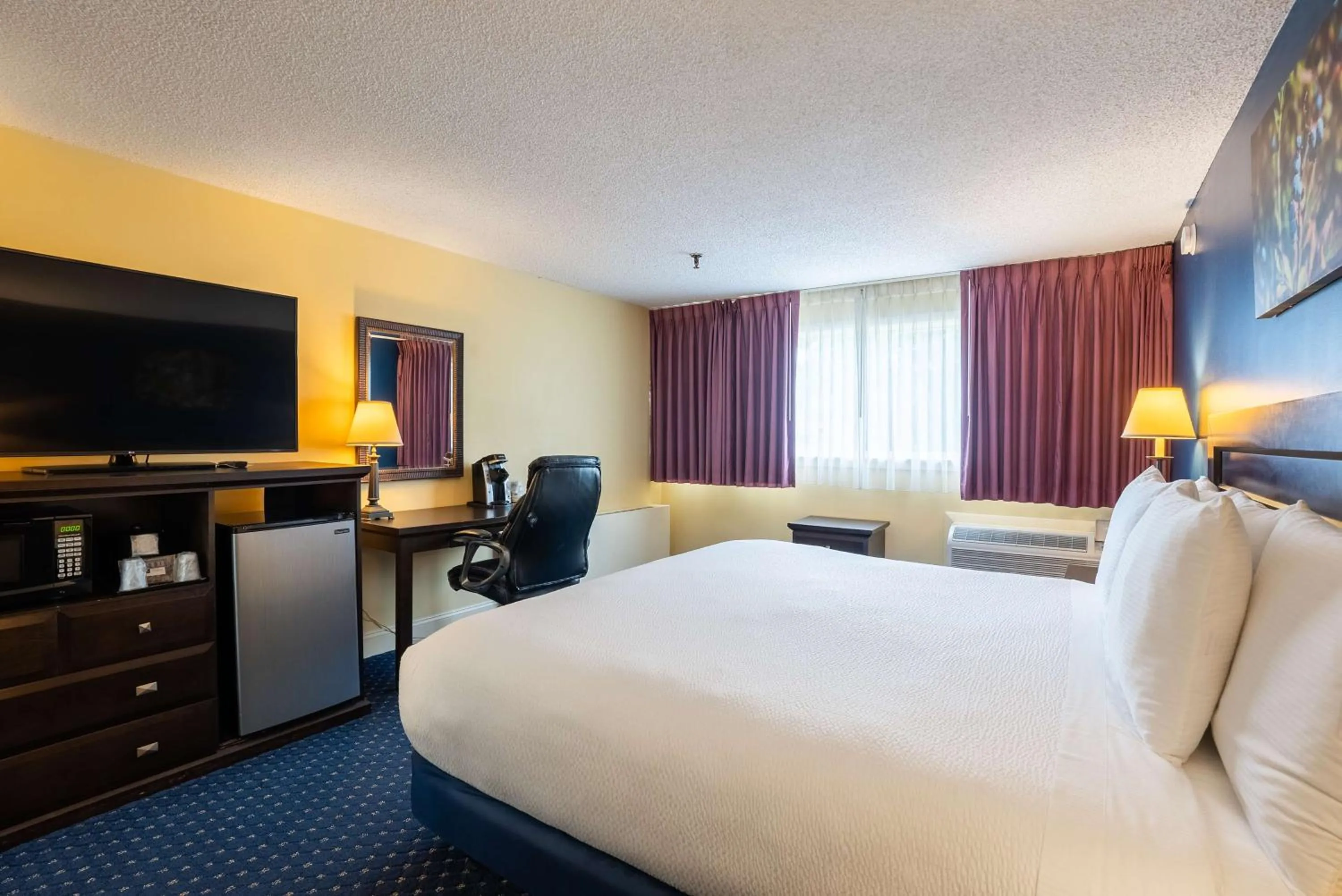 Bedroom, Bed in Fireside Inn & Suites Waterville