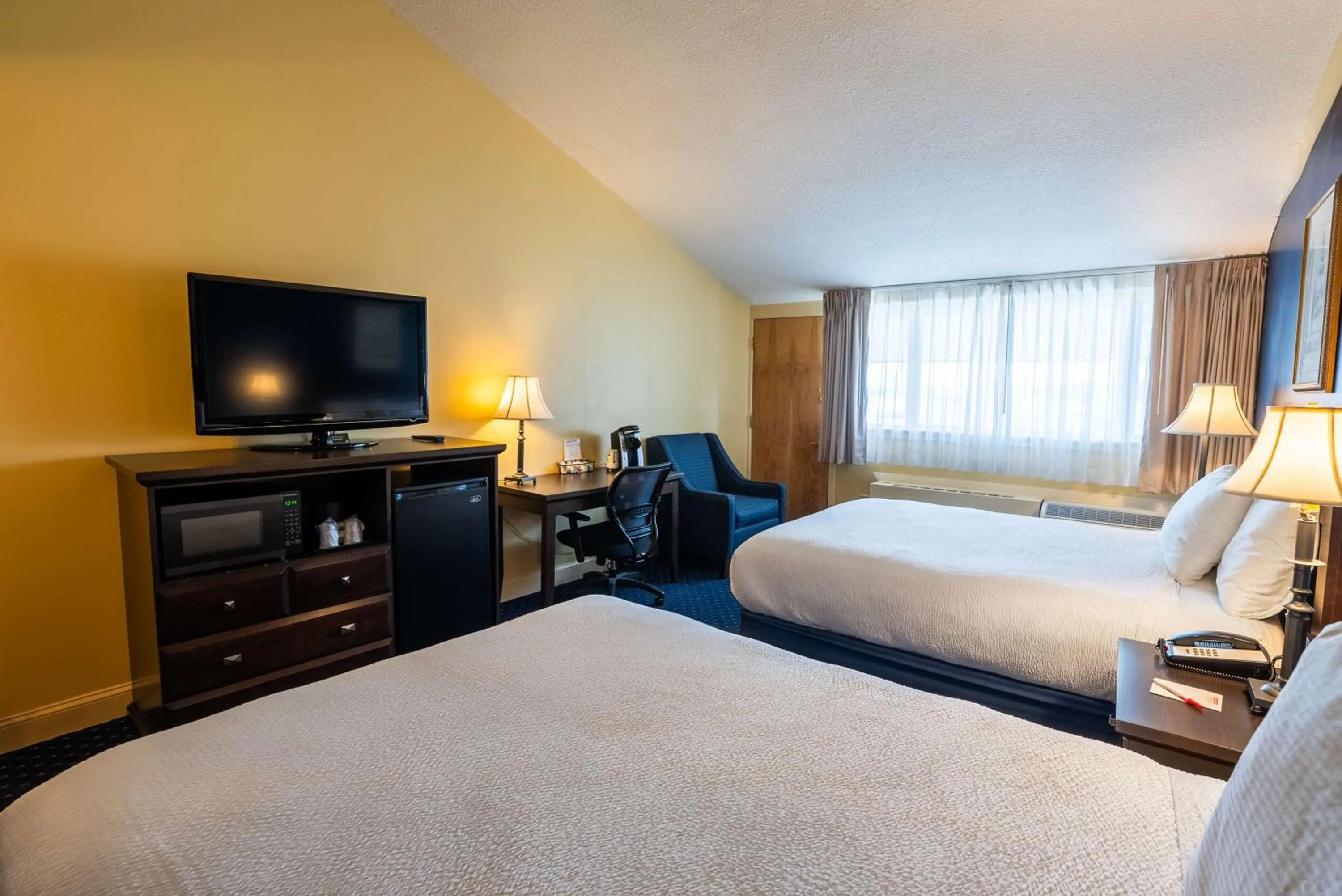 Bedroom, Bed in Fireside Inn & Suites Waterville