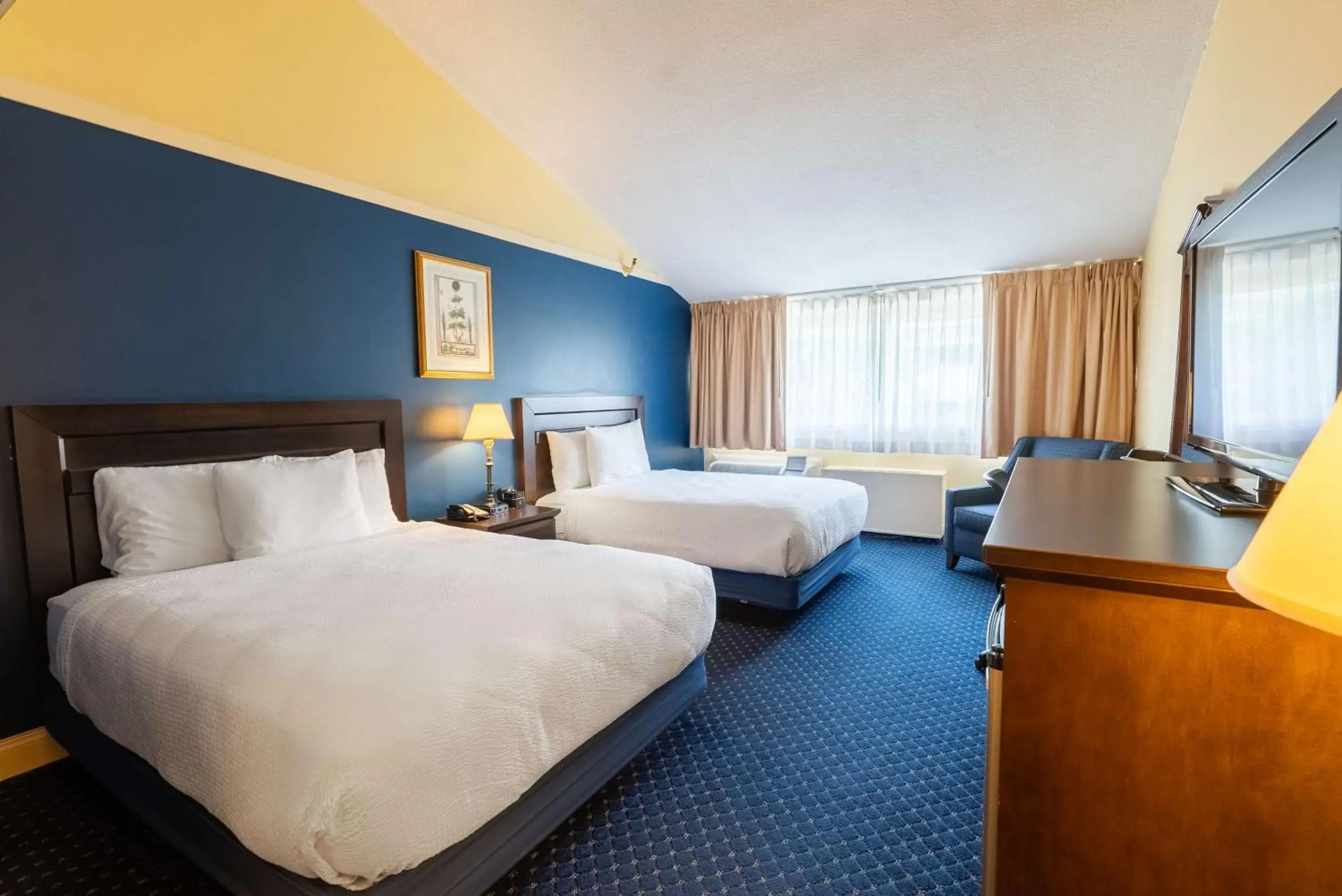 Bedroom, Bed in Fireside Inn & Suites Waterville Bedroom, Bed in Fireside Inn & Suites Waterville