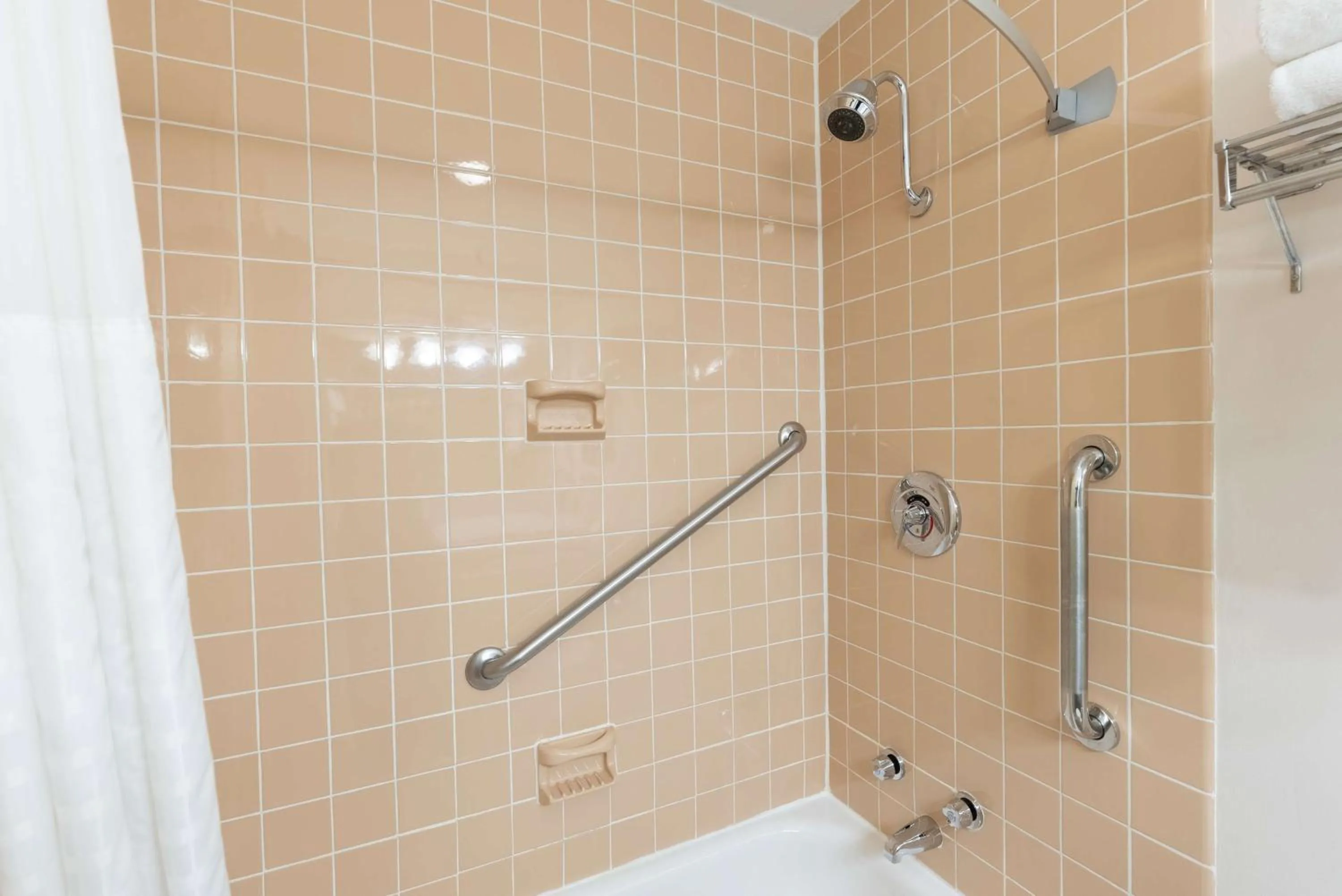 Bathroom in Fireside Inn & Suites Waterville