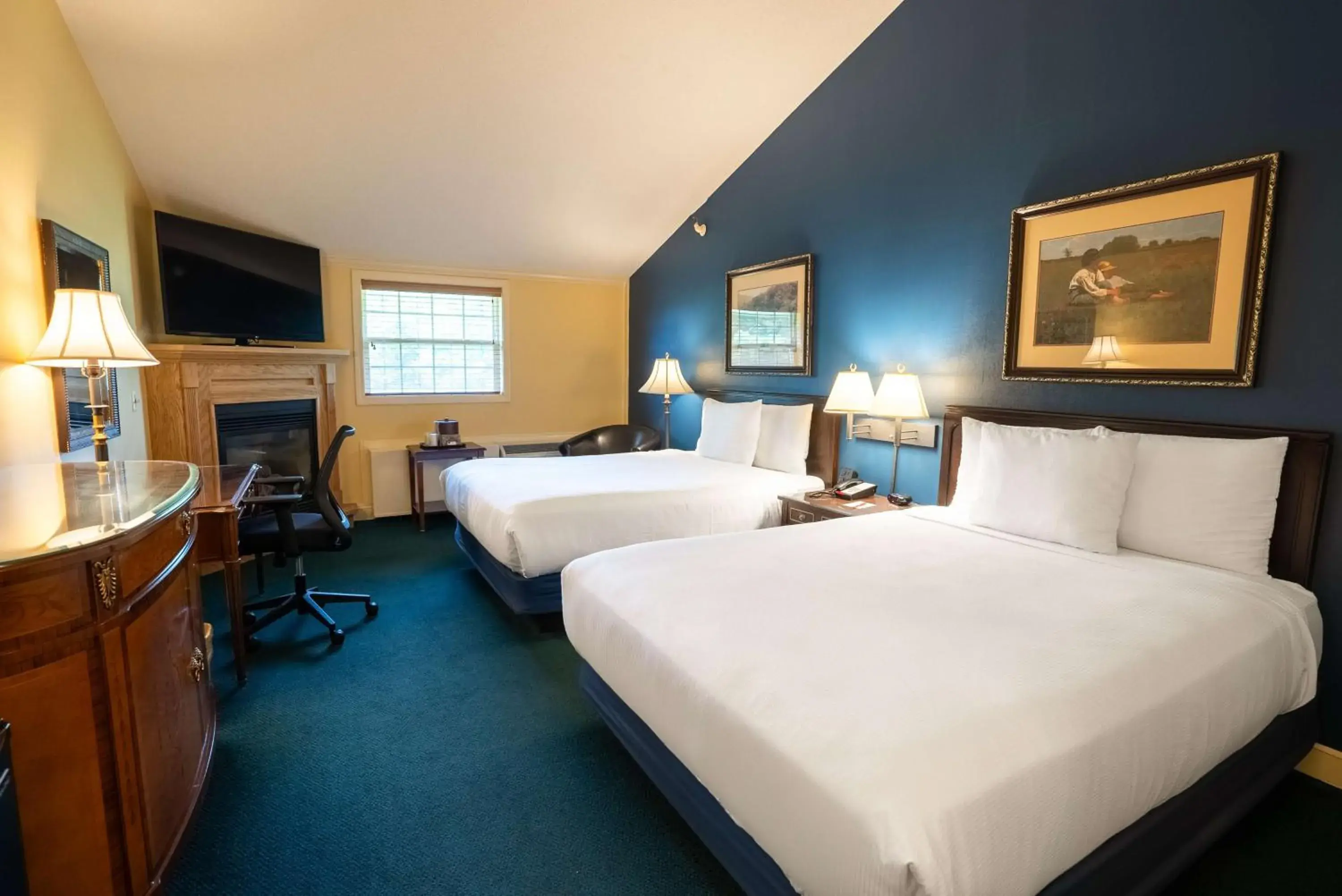 Bedroom, Bed in Fireside Inn & Suites Waterville Bedroom, Bed in Fireside Inn & Suites Waterville