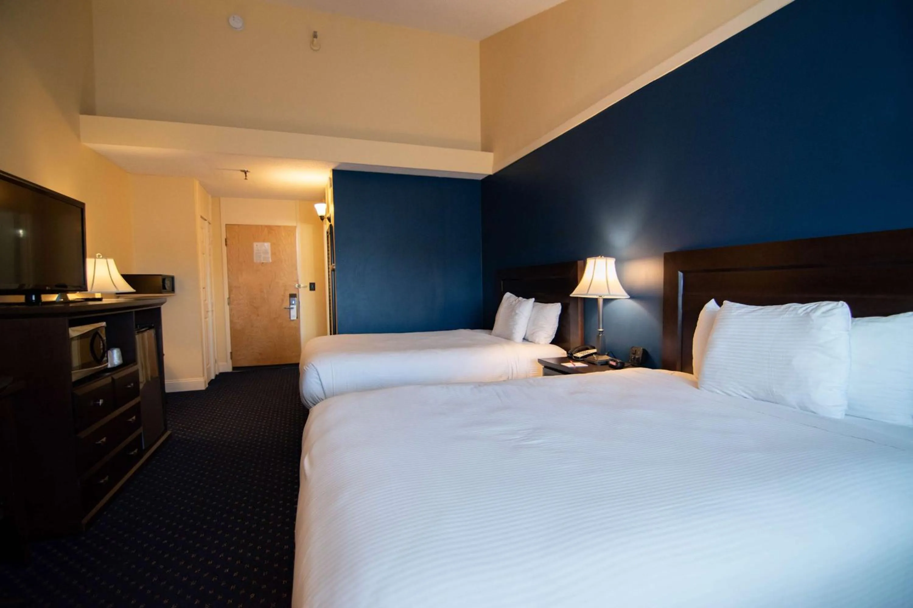 Bedroom, Bed in Fireside Inn & Suites Waterville