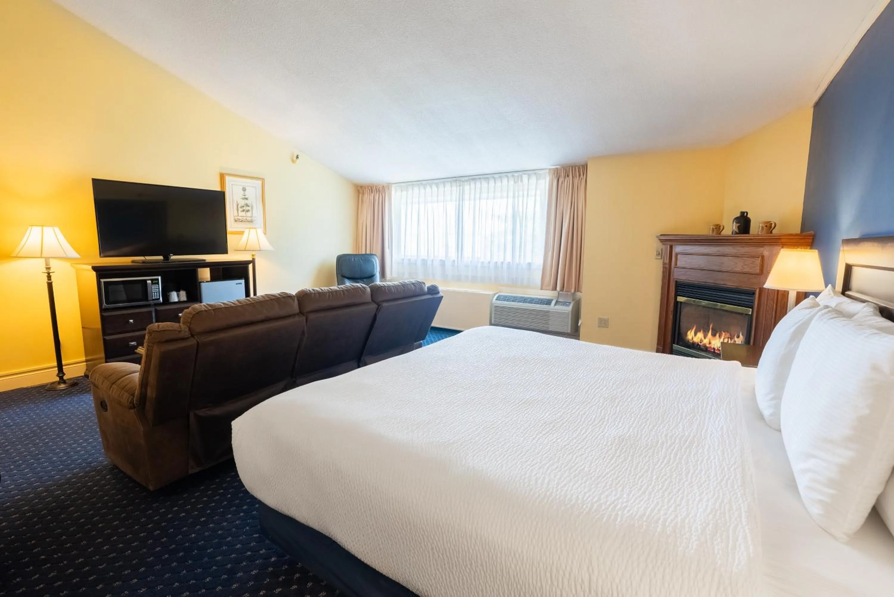 Bedroom, Bed in Fireside Inn & Suites Waterville