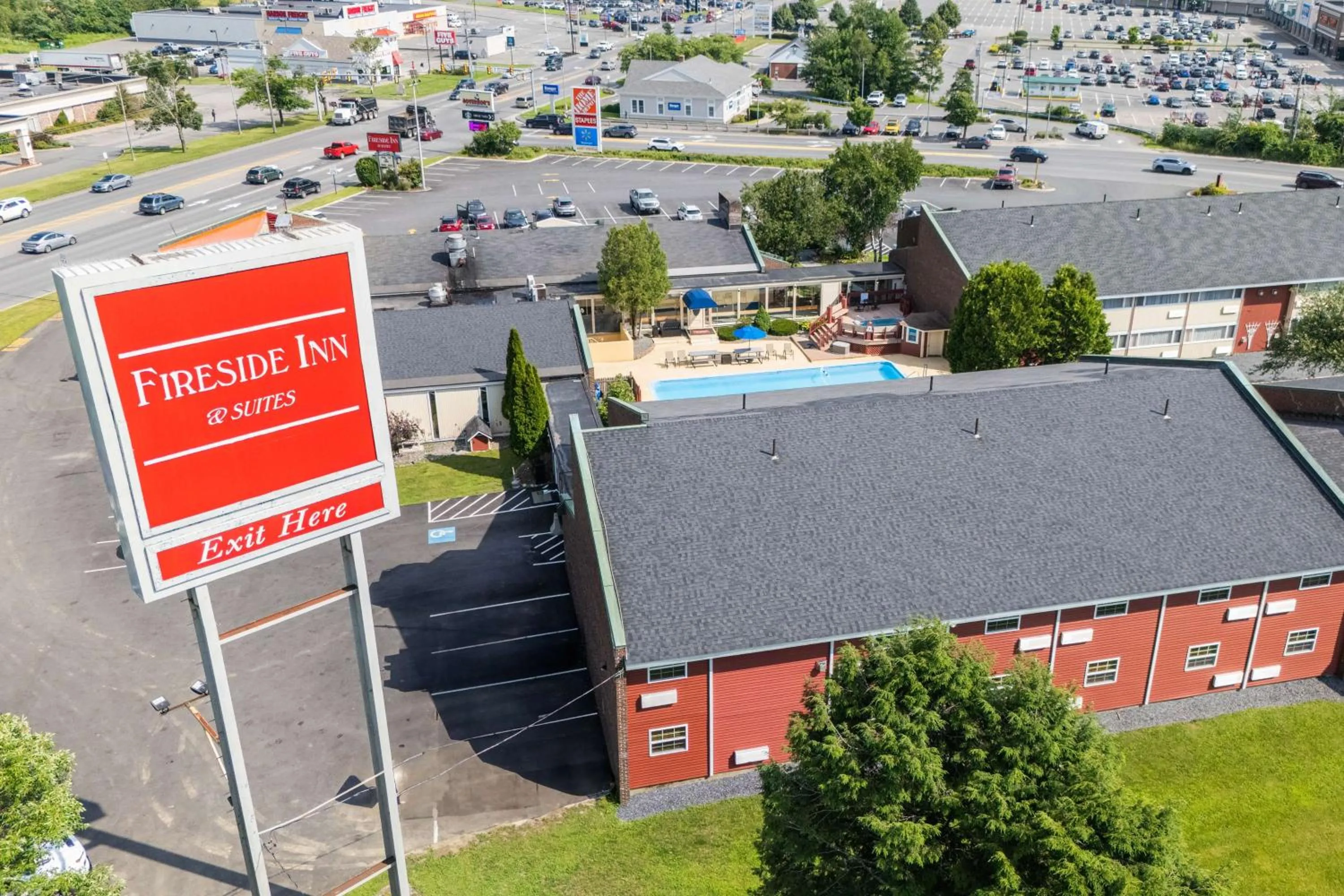 Property building in Fireside Inn & Suites Waterville