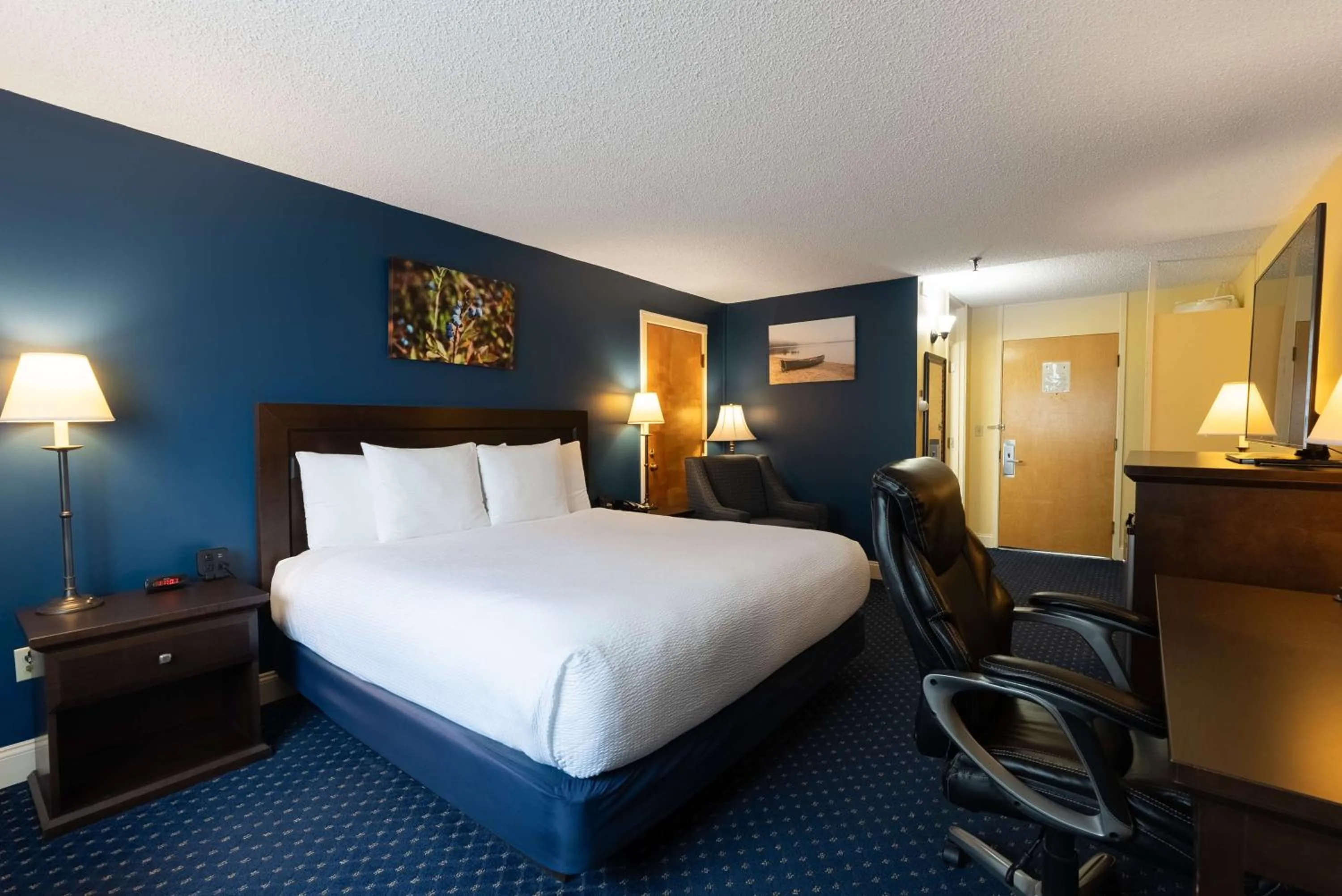 Bedroom, Bed in Fireside Inn & Suites Waterville