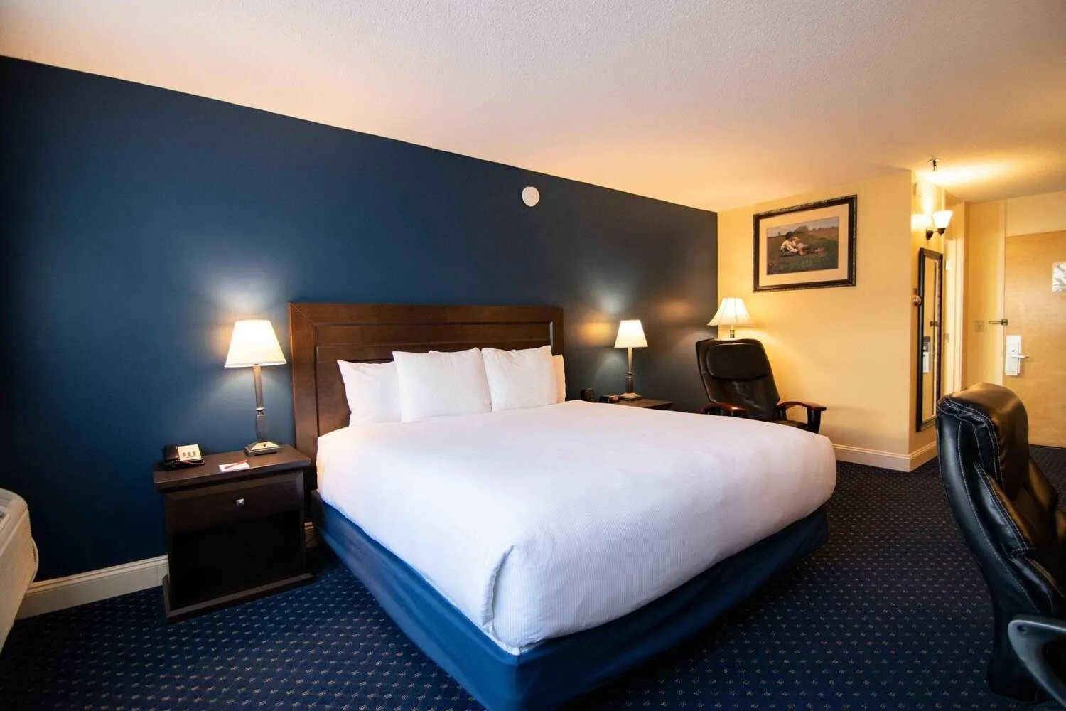 Bedroom, Bed in Fireside Inn & Suites Waterville