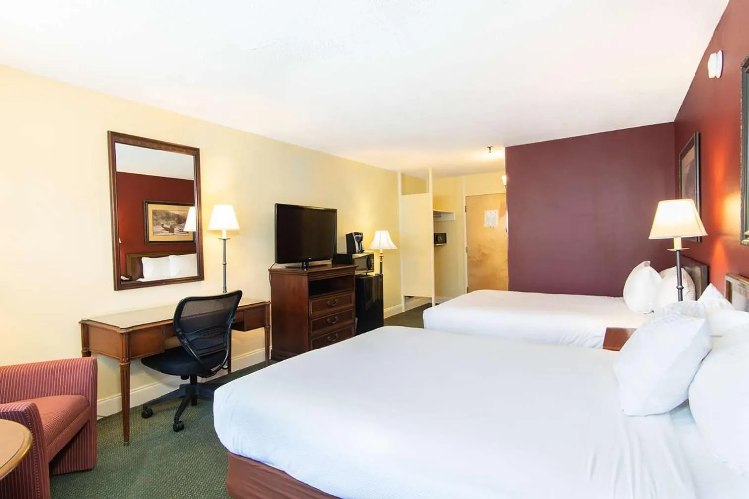 Bedroom, Bed in Fireside Inn & Suites Waterville