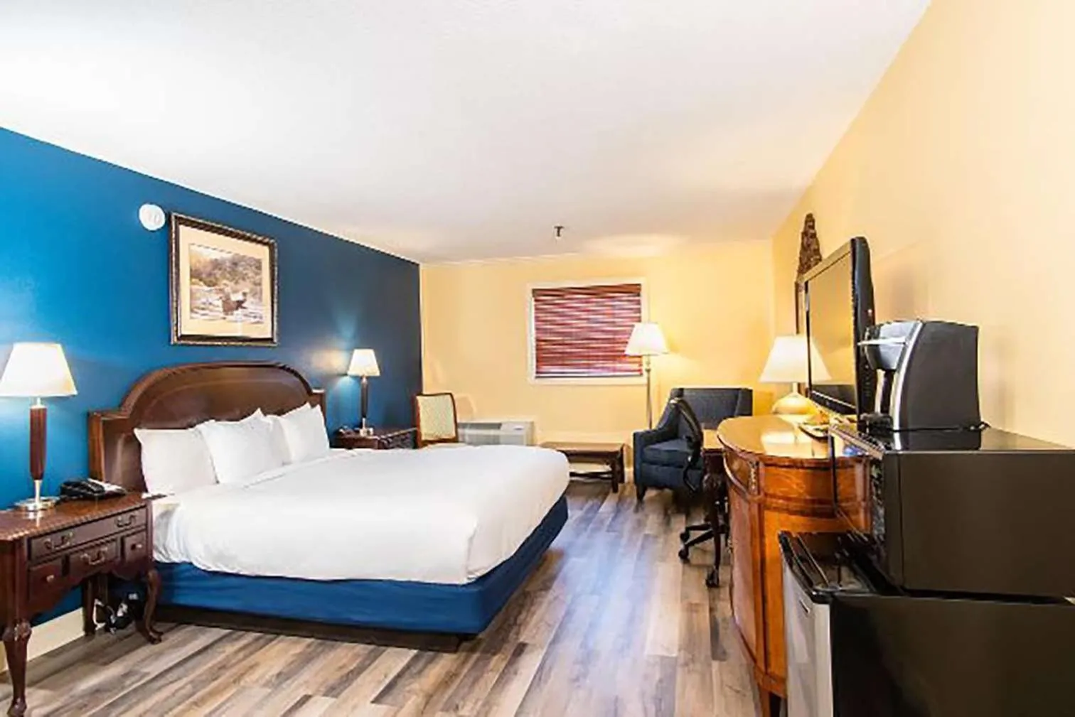 Bedroom, Bed in Fireside Inn & Suites Waterville