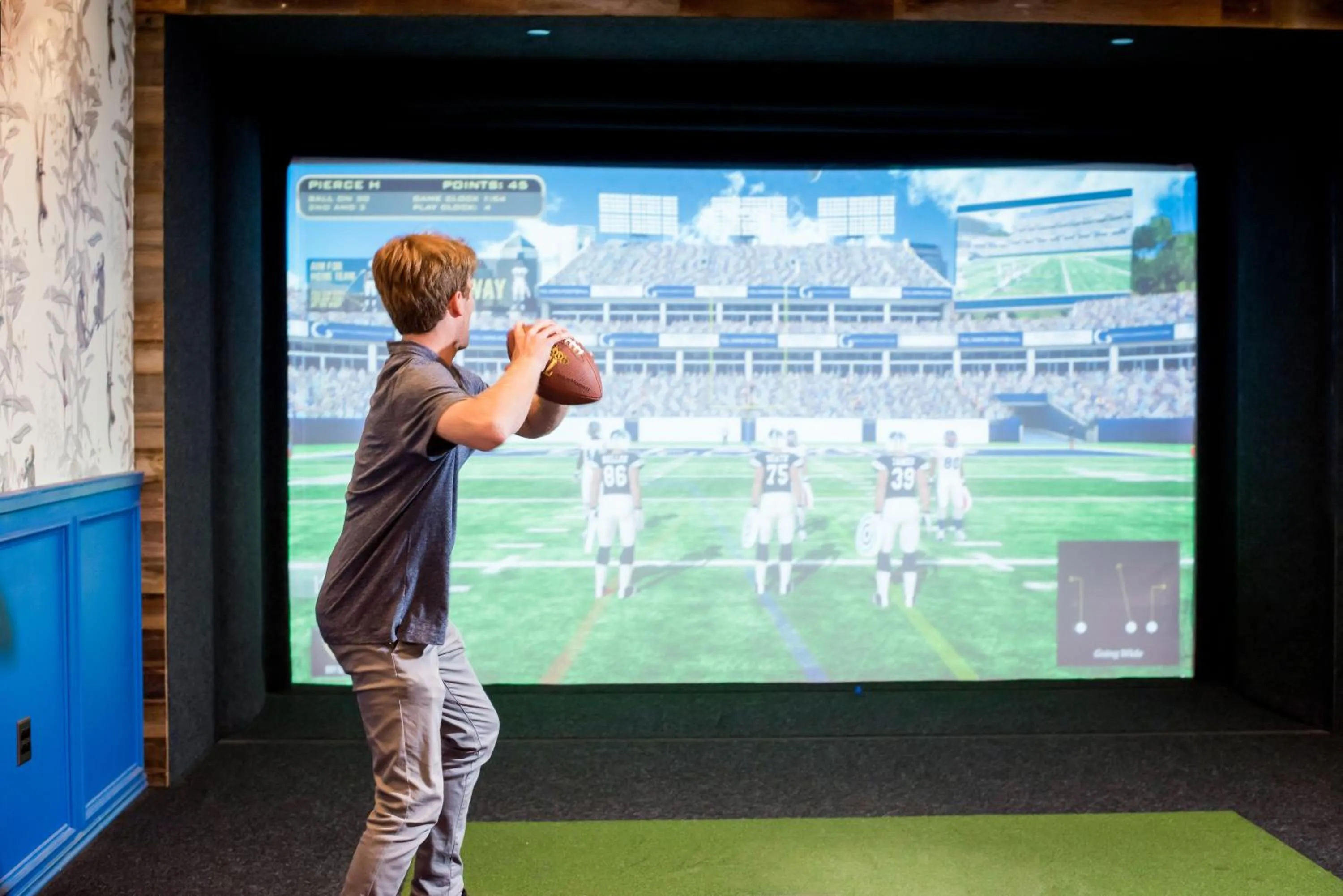 Communal lounge/ TV room in Doubletree by Hilton Phoenix Mesa