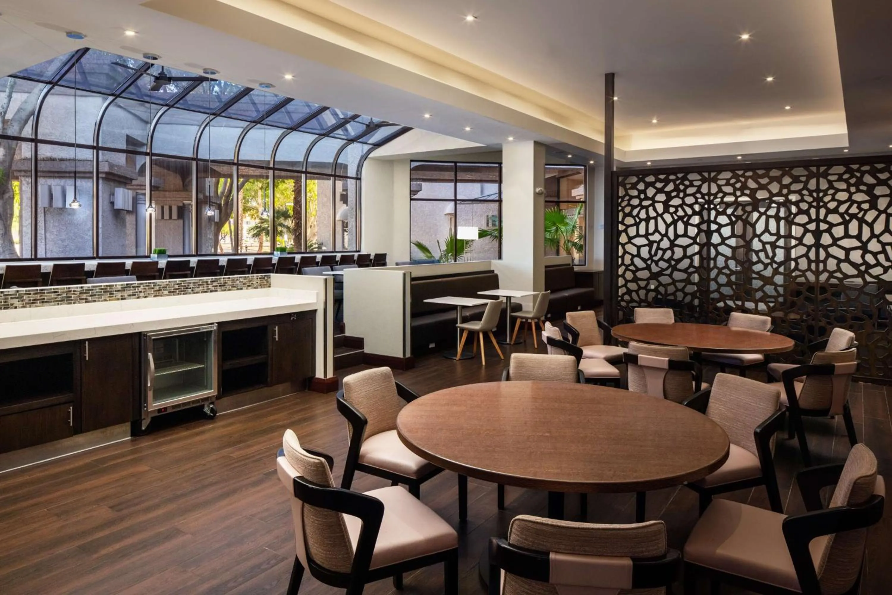 Property building in Doubletree by Hilton Phoenix Mesa