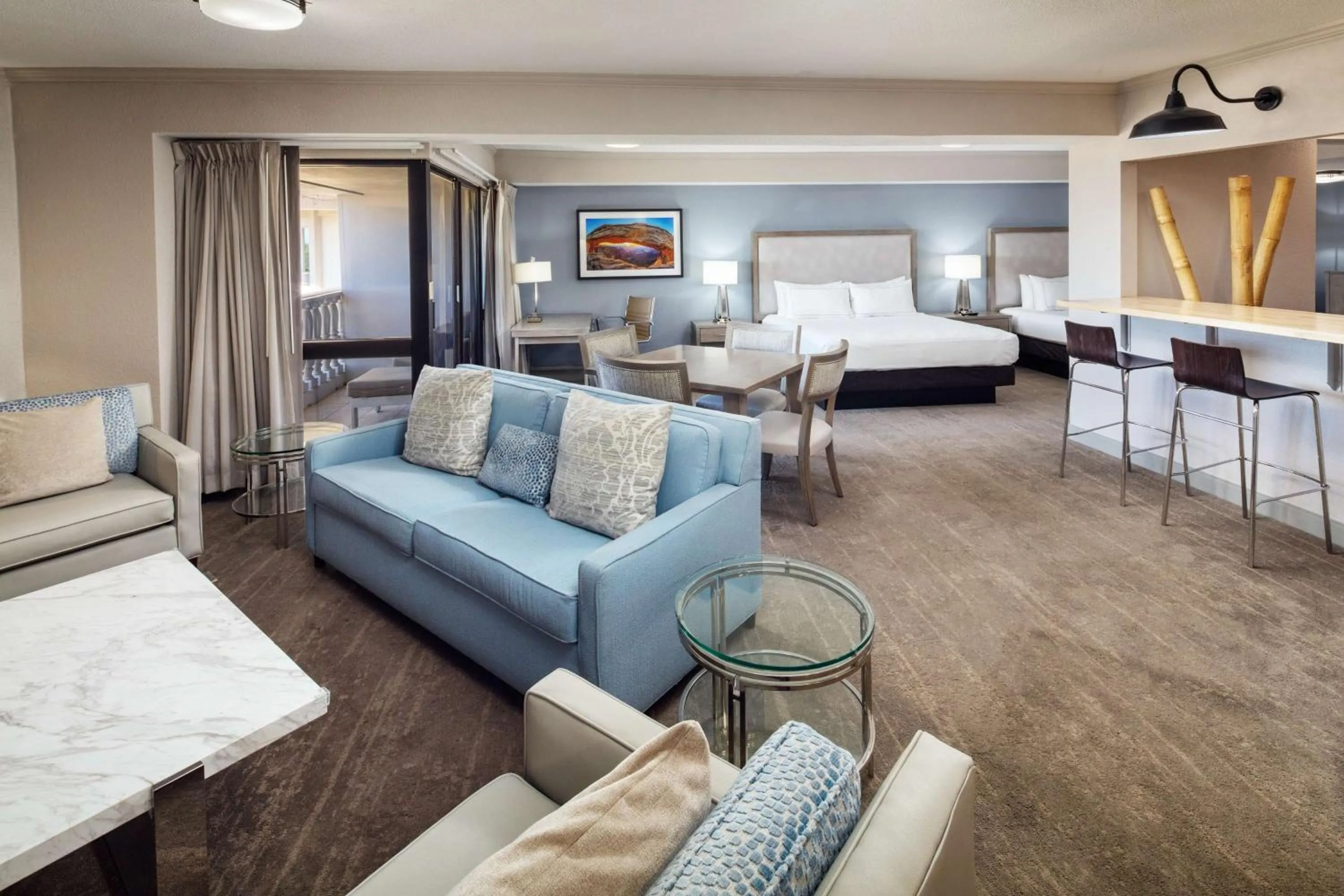 Kitchen or kitchenette, Bed in Doubletree by Hilton Phoenix Mesa