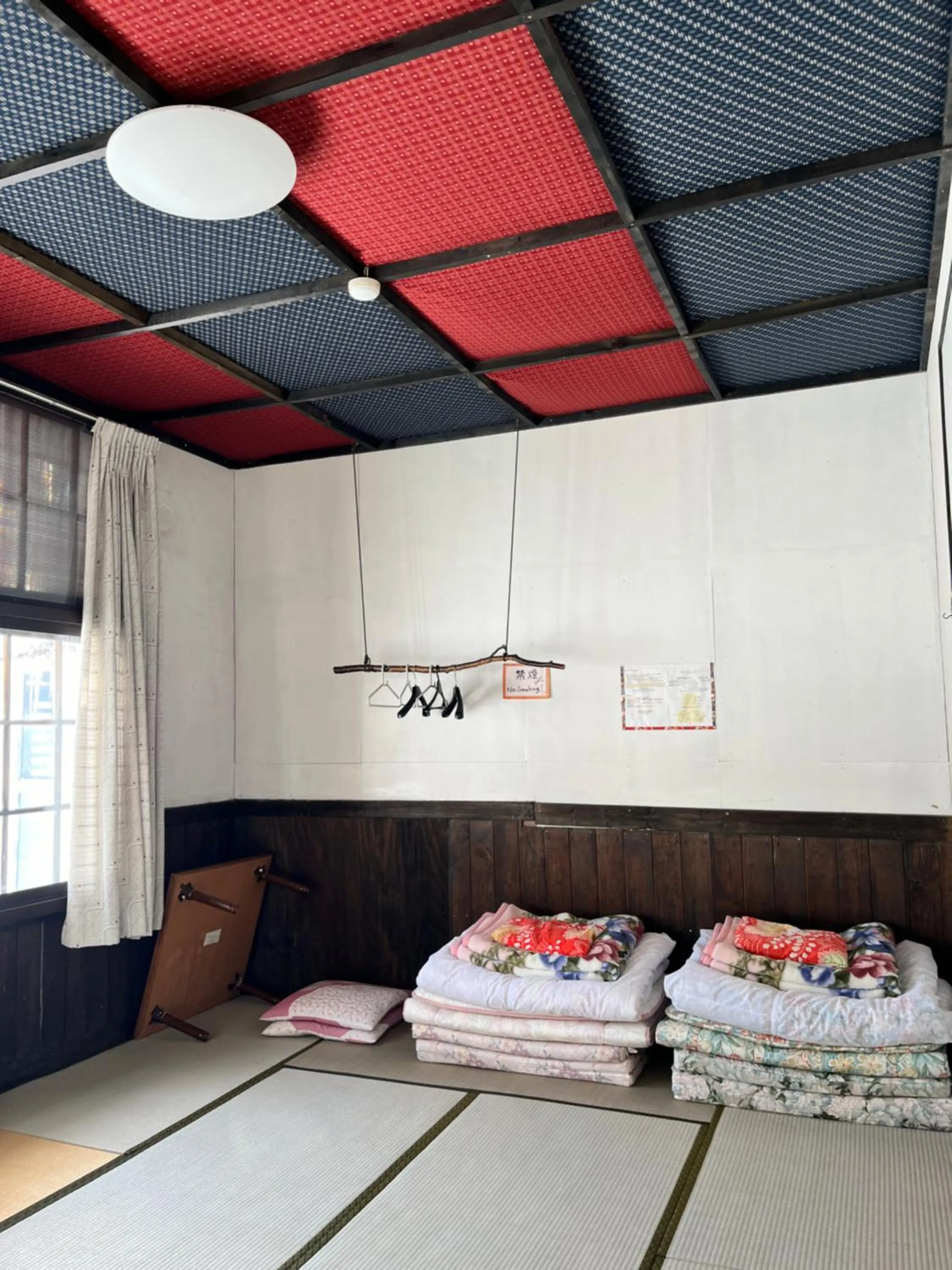 Photo of the whole room, Bed in Boken Kazoku