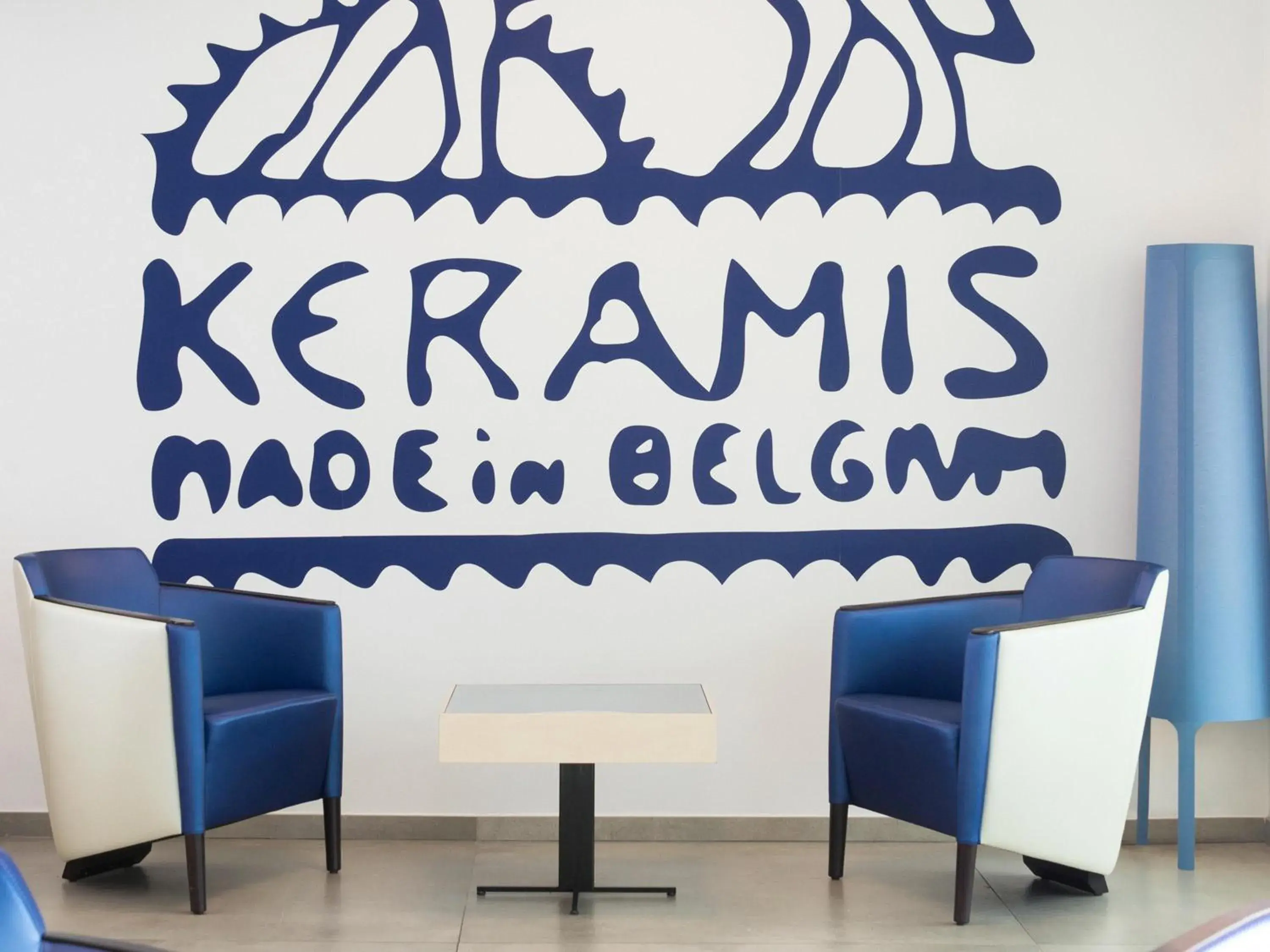 Lounge or bar in Ibis Styles La Louvière Lounge or bar in Ibis Styles La Louvière