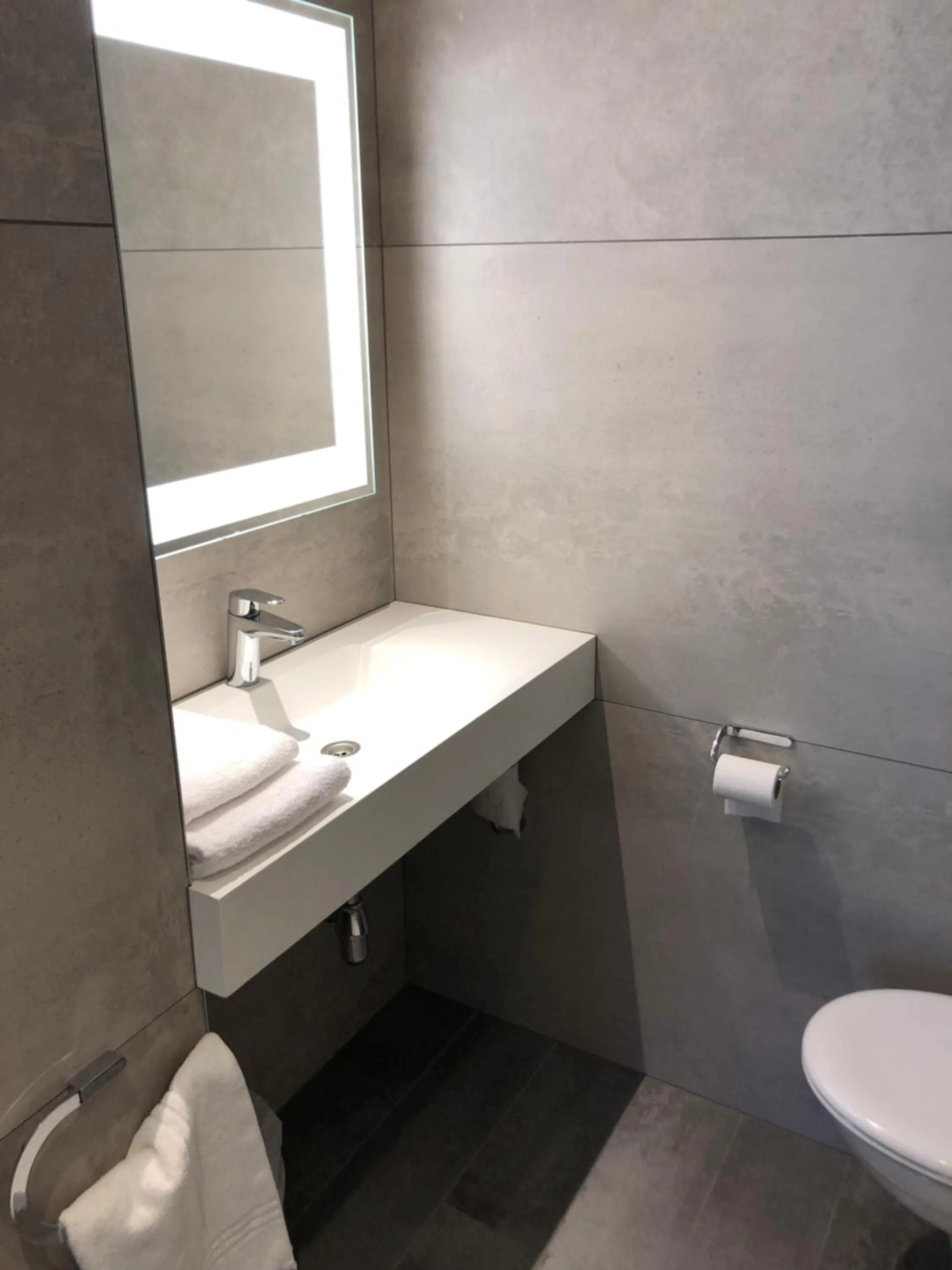 Bathroom in Ibis Styles La Louvière