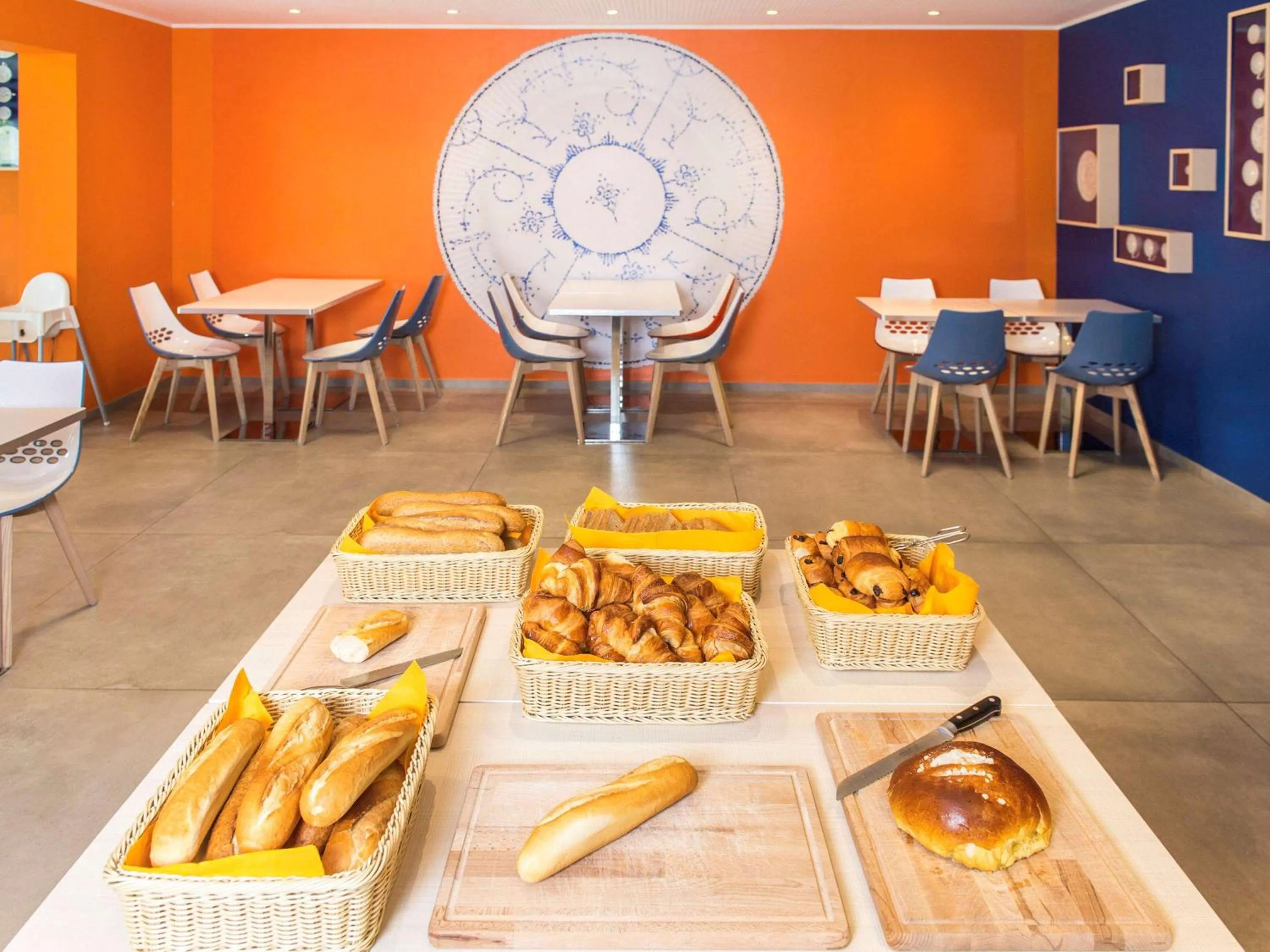 Restaurant/places to eat in Ibis Styles La Louvière