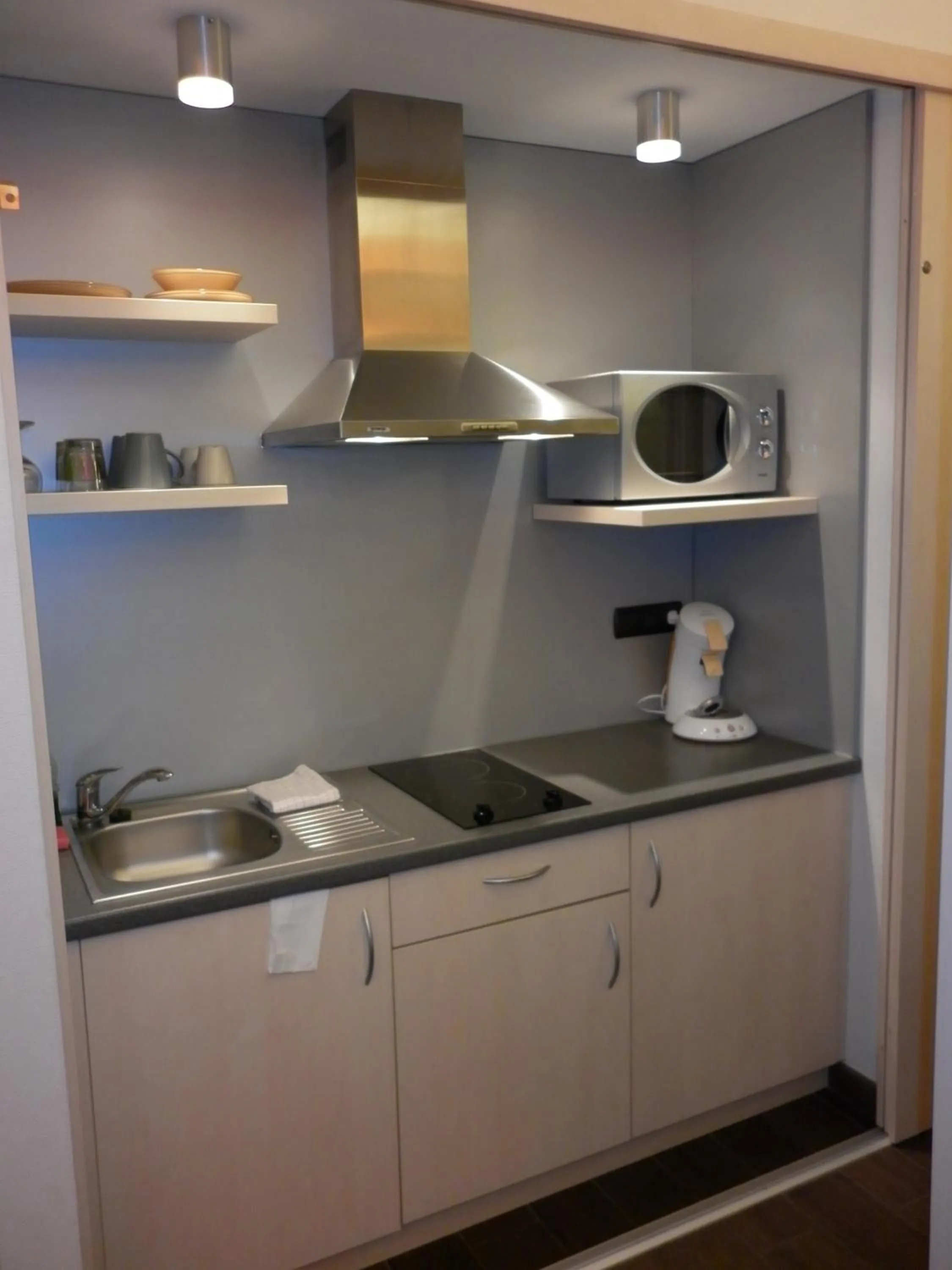 Kitchen or kitchenette in Ibis Styles La Louvière
