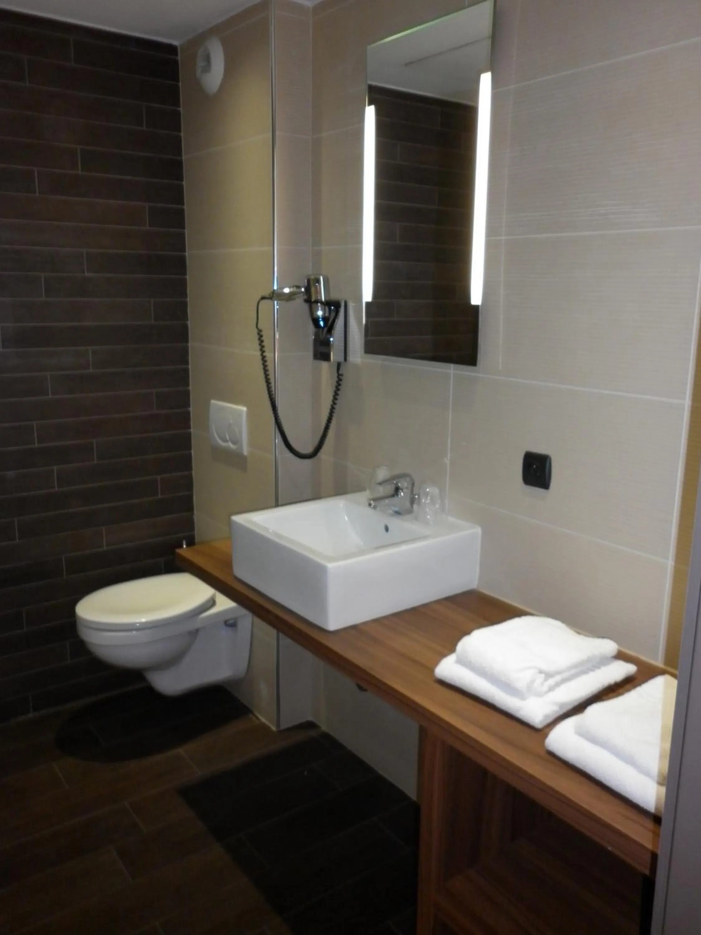 Toilet in Ibis Styles La Louvière