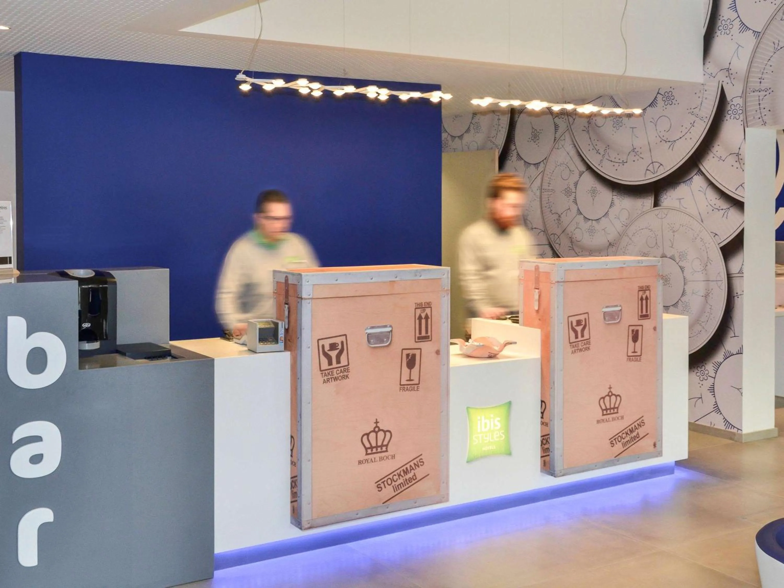 Lounge or bar in Ibis Styles La Louvière