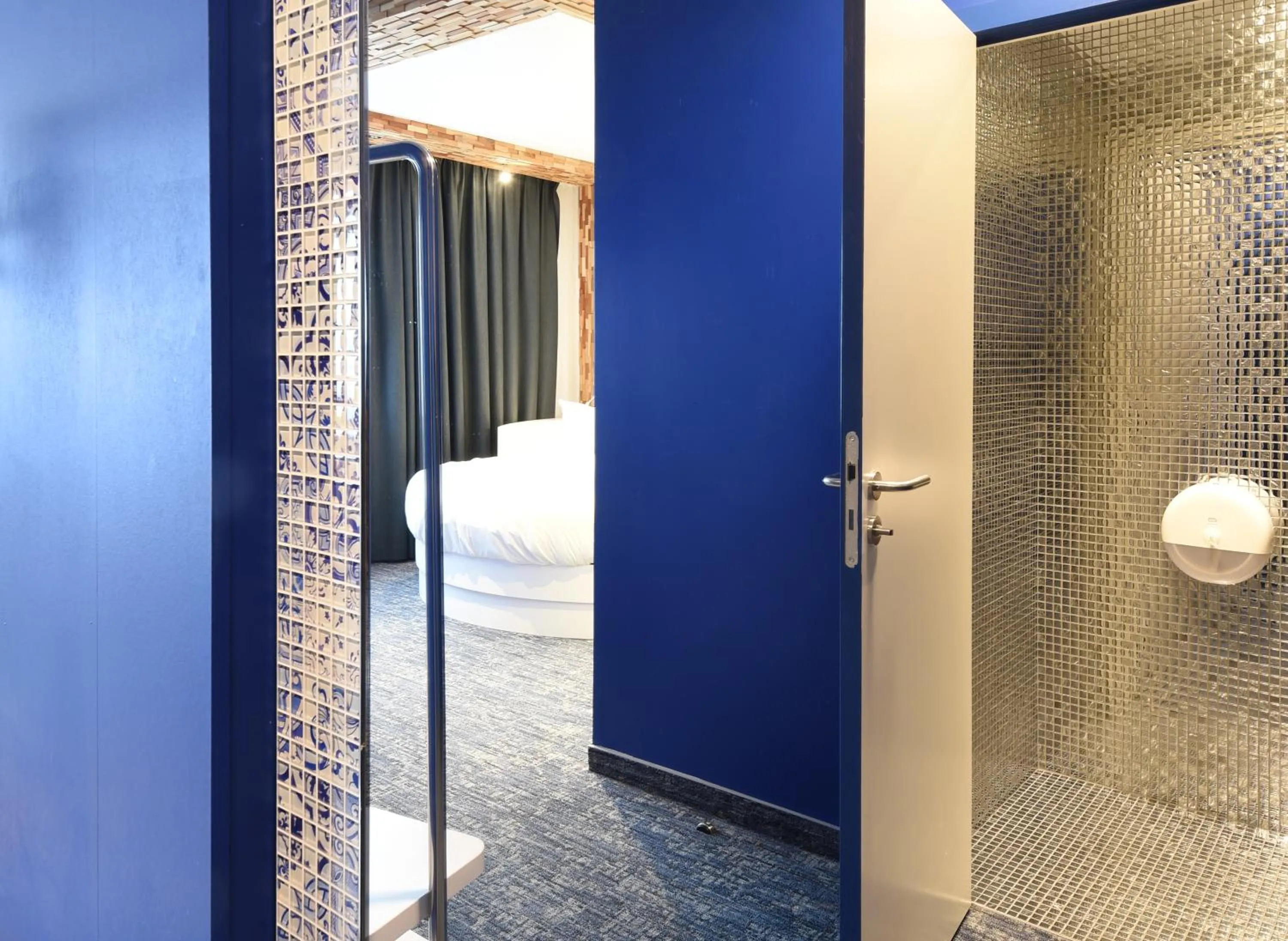 Bathroom in Ibis Styles La Louvière