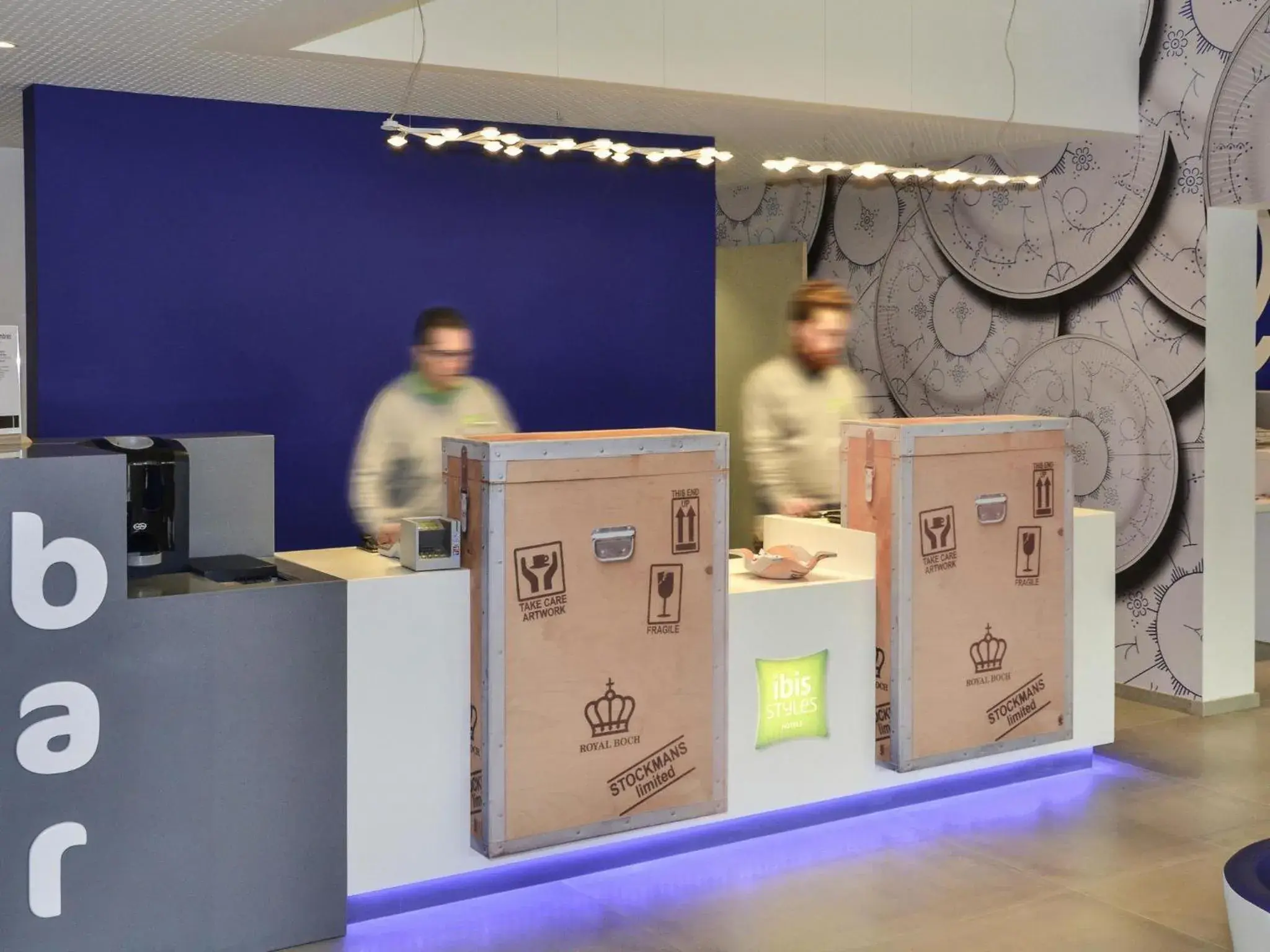 Lounge or bar in Ibis Styles La Louvière Lounge or bar in Ibis Styles La Louvière