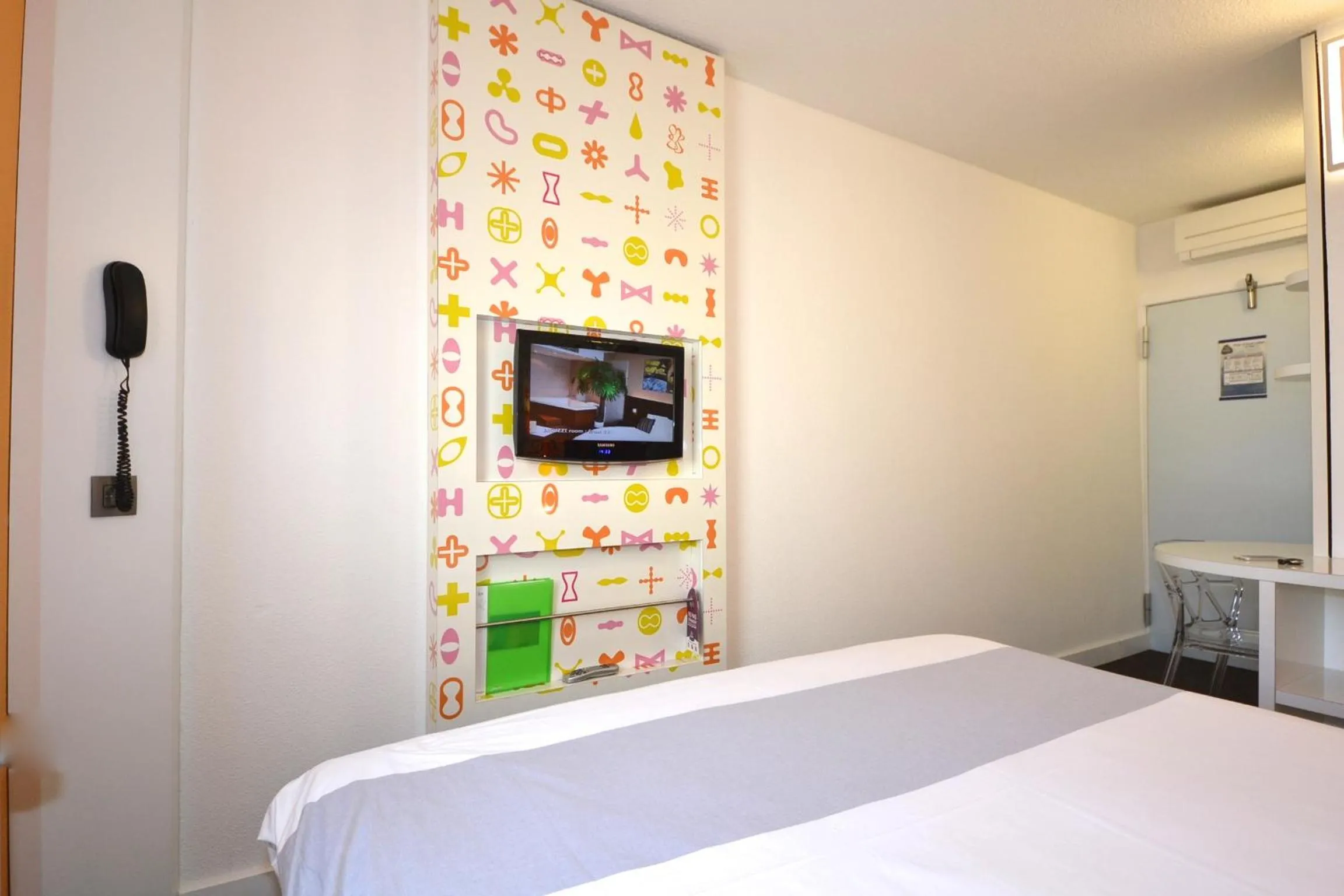 Bedroom, Bed in Ibis Styles La Louvière