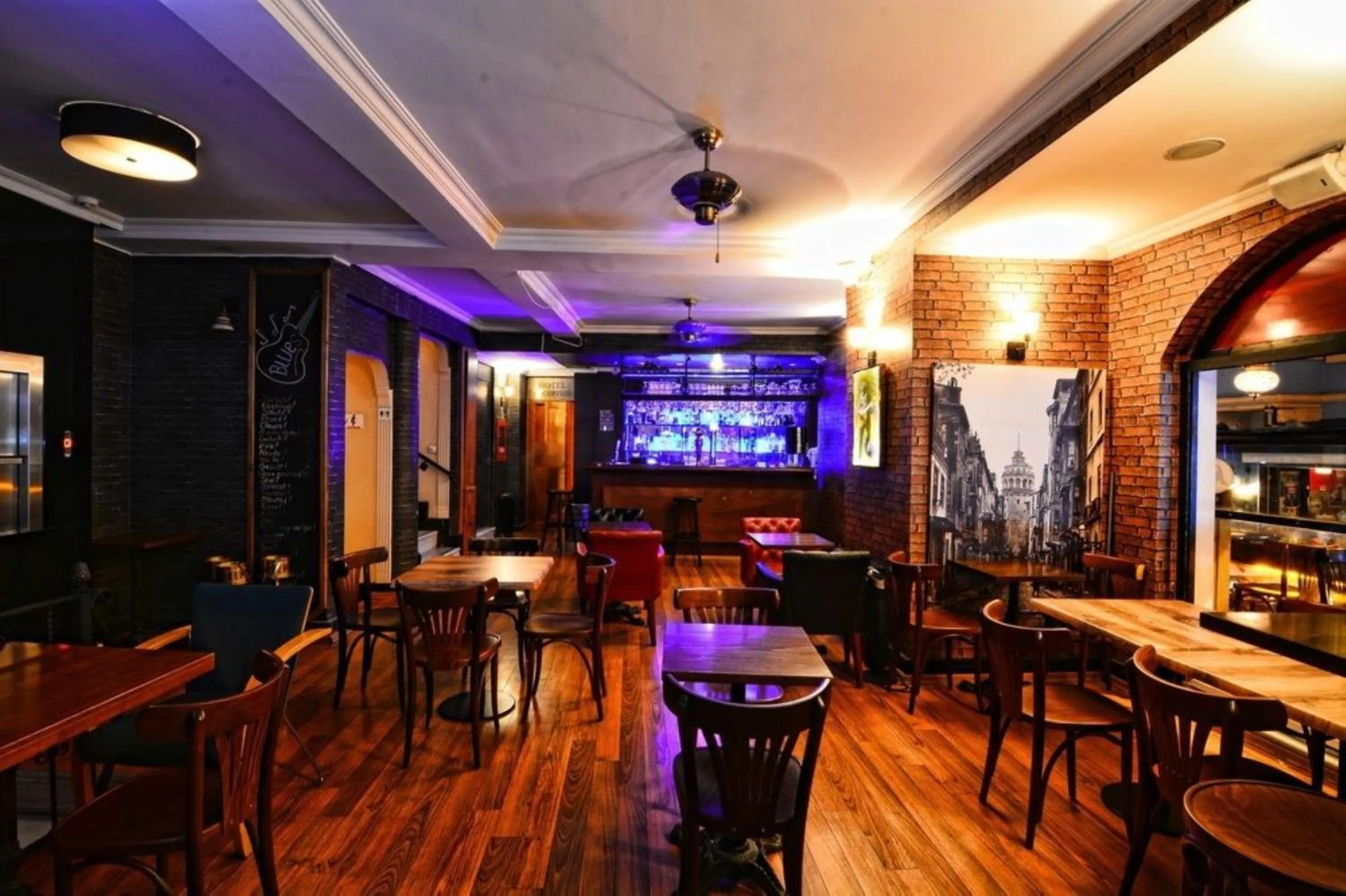 Restaurant/places to eat in Santa Ottoman Hotel