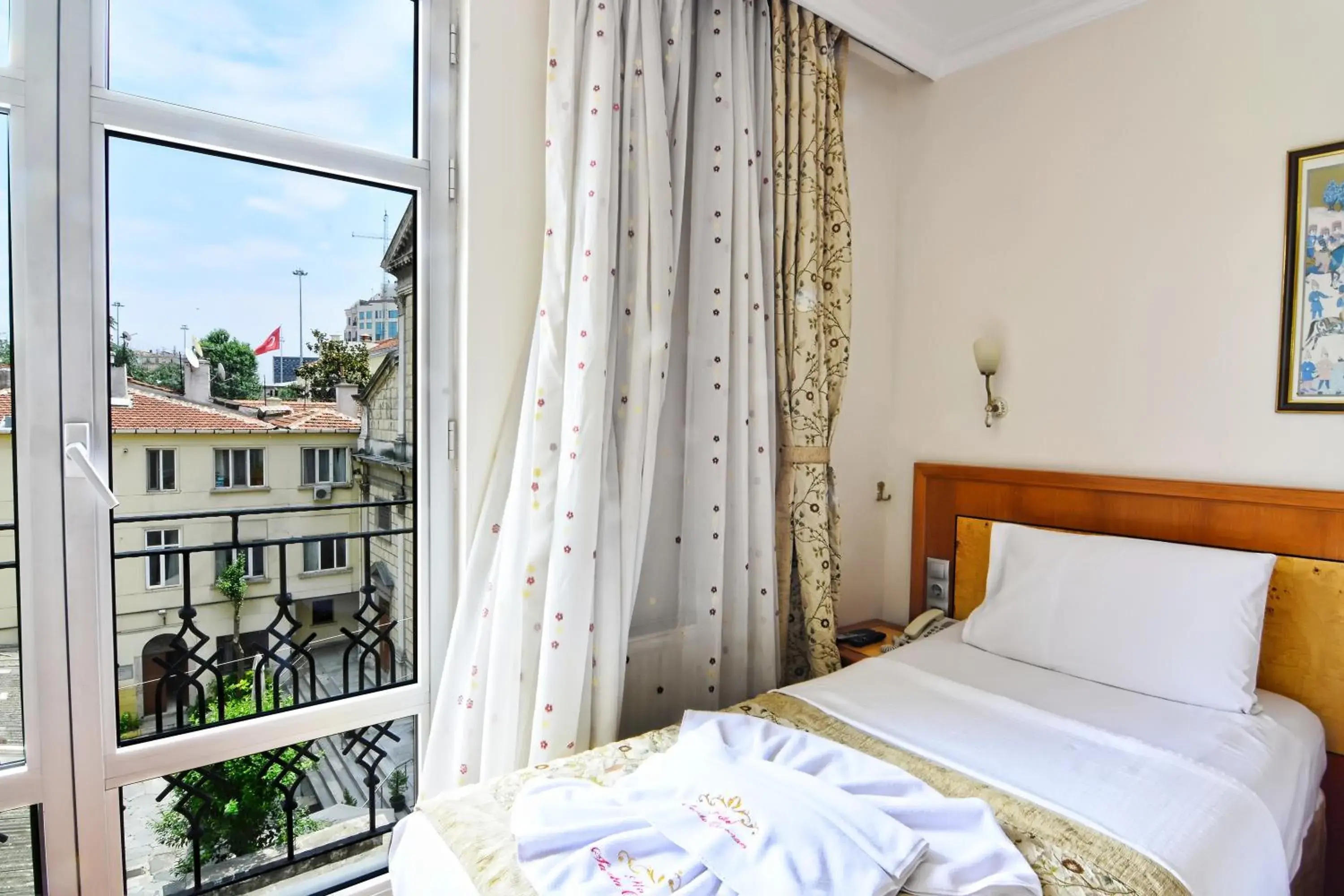 Bed in Santa Ottoman Hotel Bed in Santa Ottoman Hotel