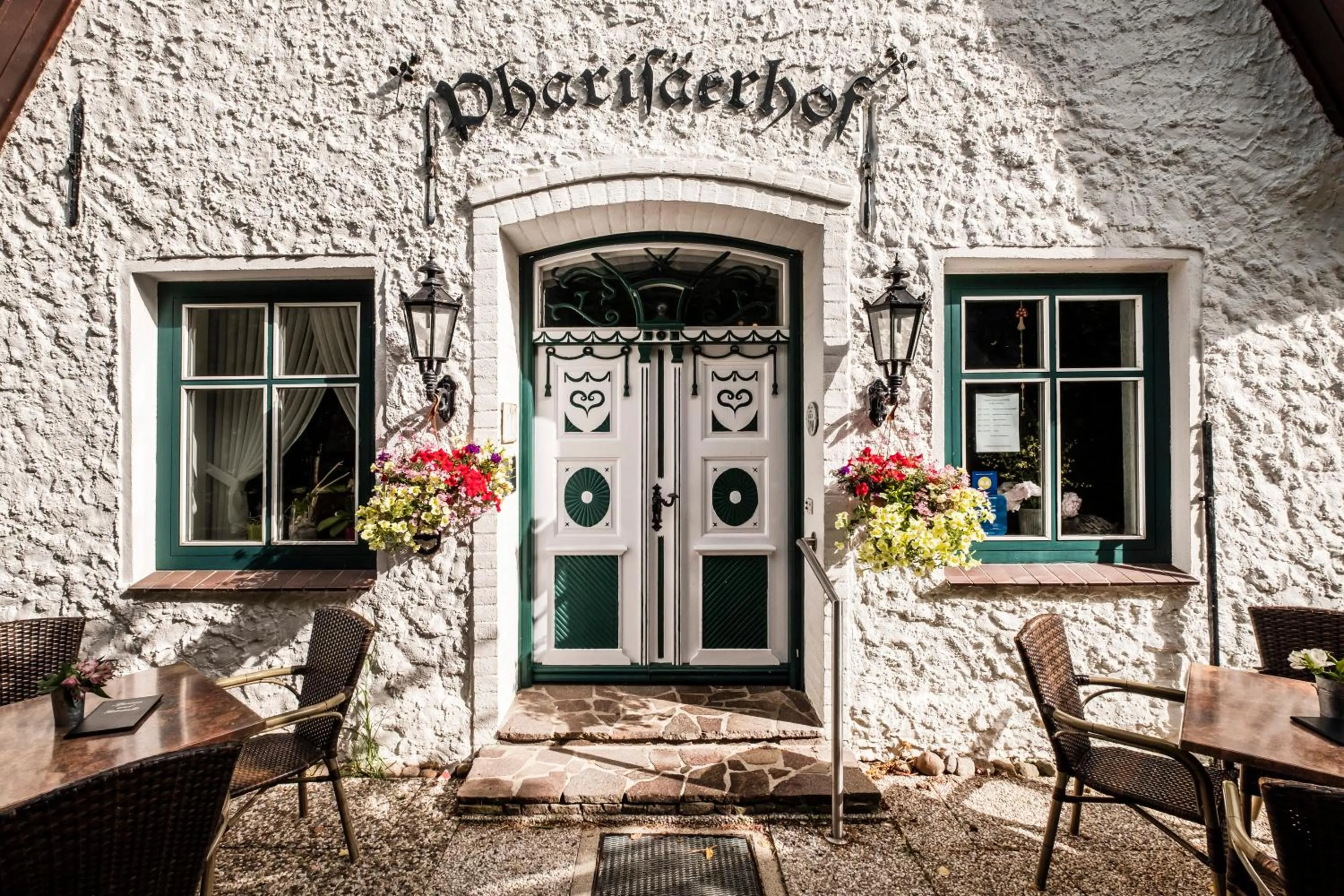 Facade/entrance in Hotel, Restaurant, Café Pharisäerhof - Nordseeurlaub mit Hund