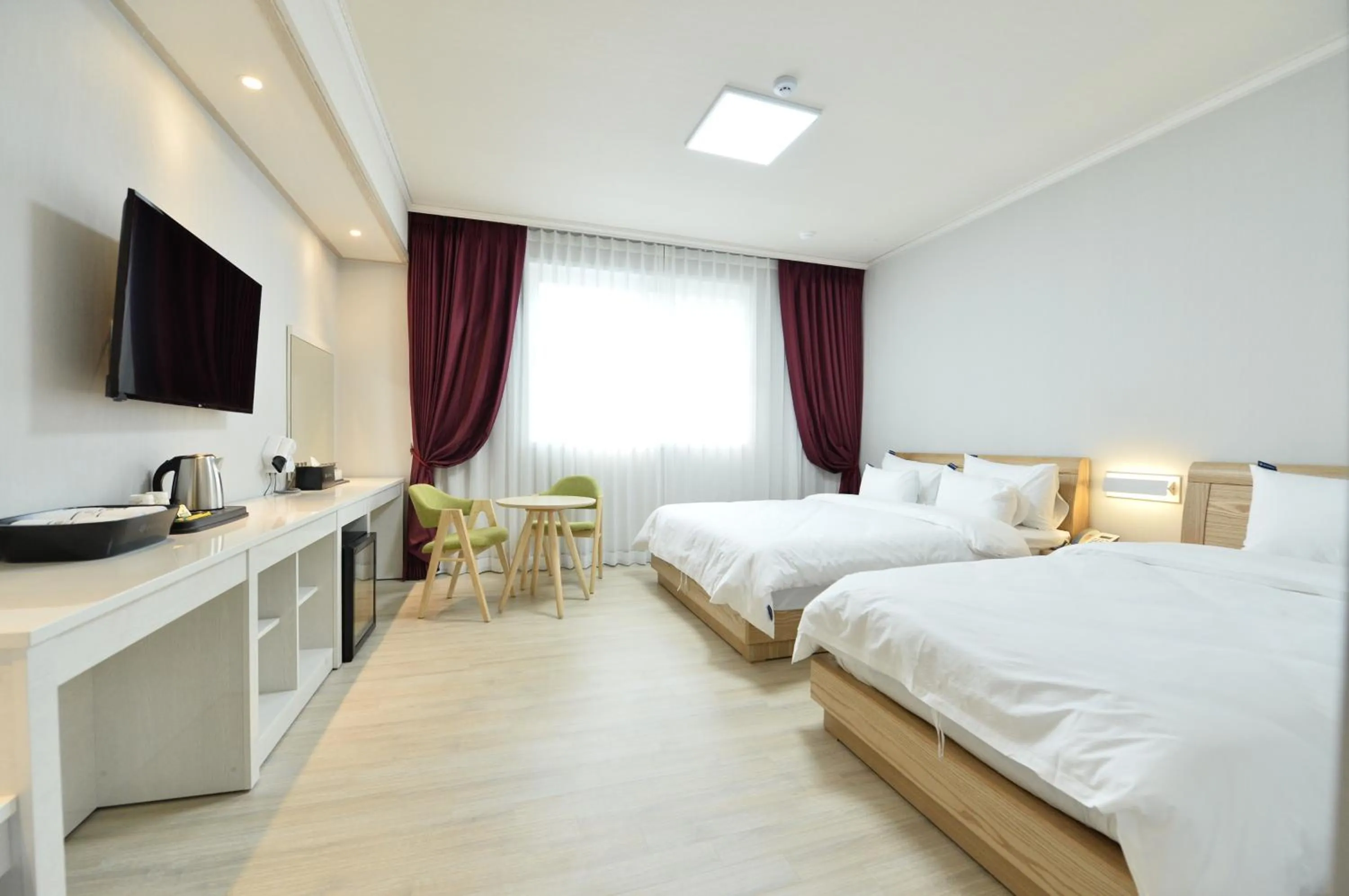 Bed in Gwangju Tourist Hotel