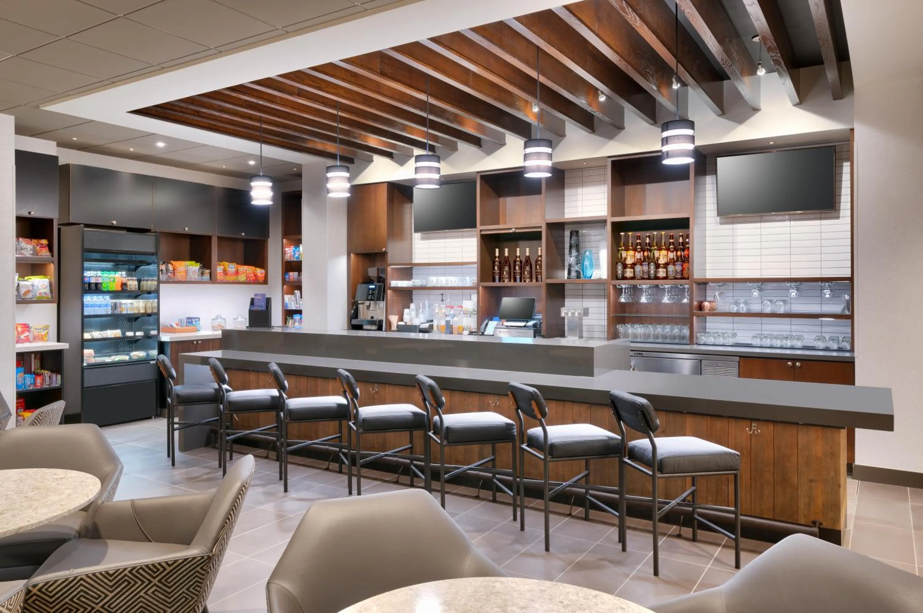 Lounge or bar in Hyatt Place Anchorage-Midtown
