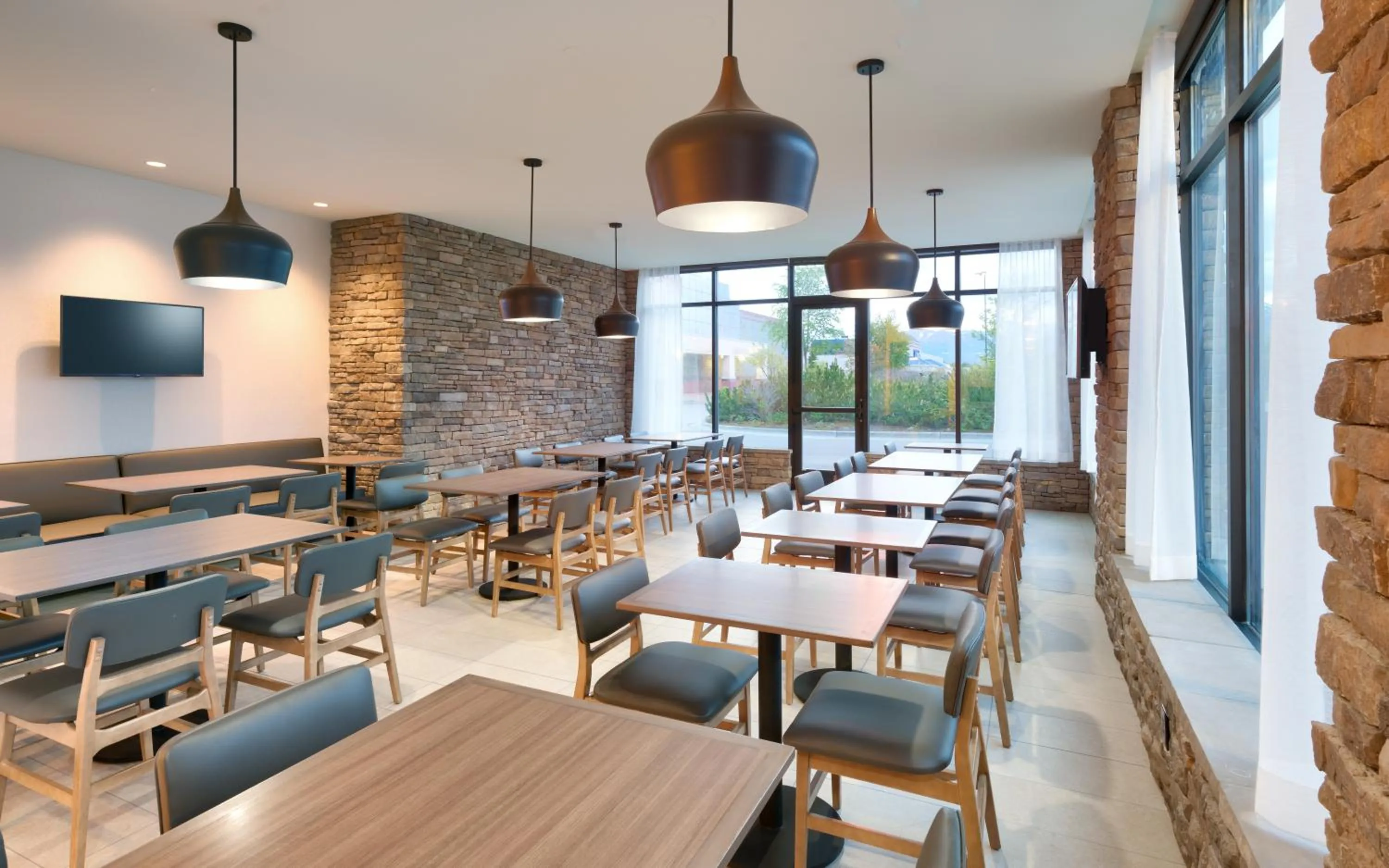 Buffet breakfast in Hyatt Place Anchorage-Midtown