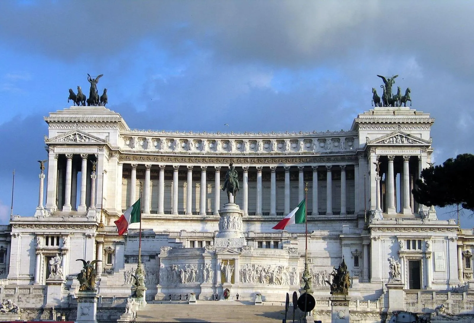 Nearby landmark in Qflat Colosseum Lovely Monti