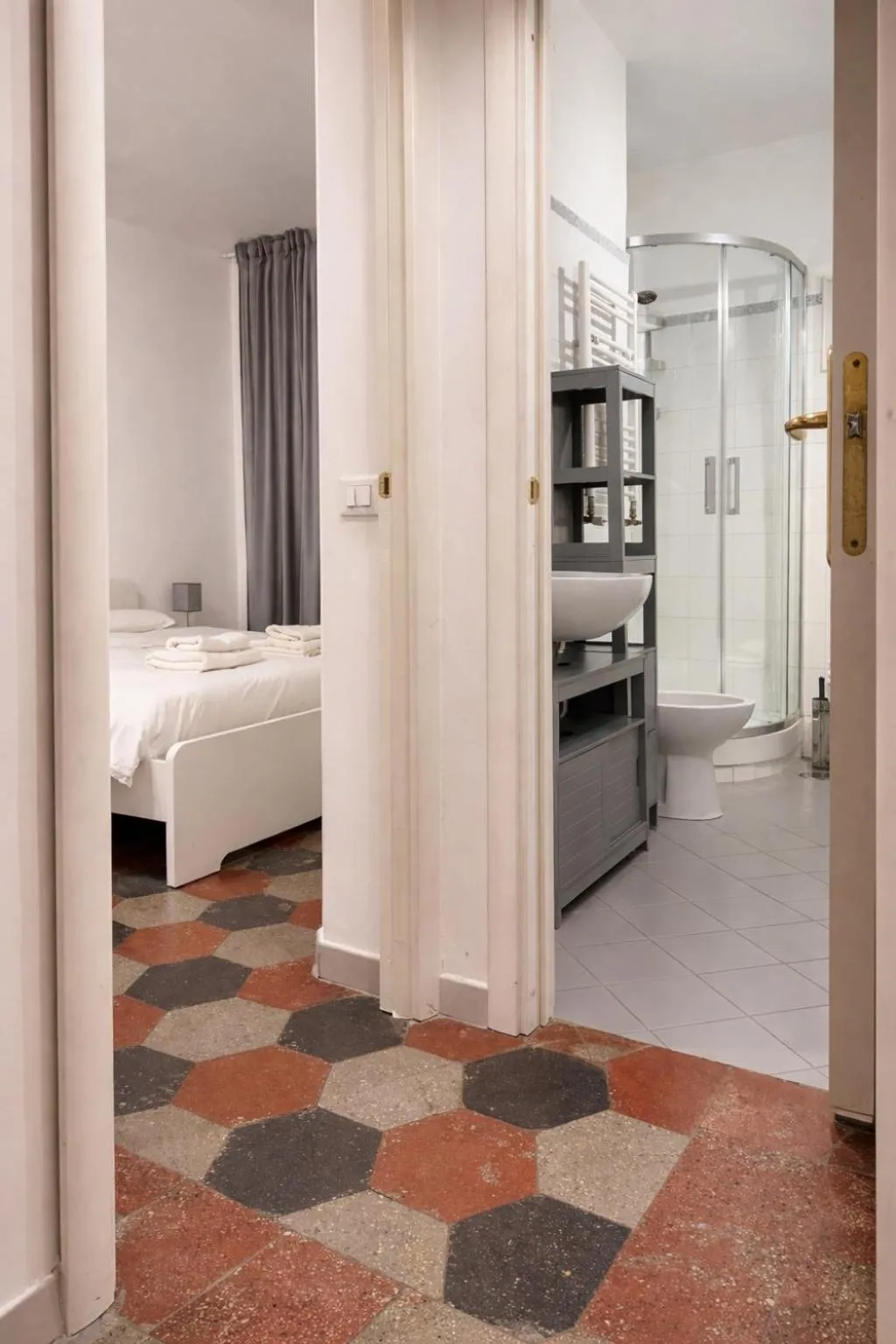 Bathroom, Bed in Qflat Colosseum Lovely Monti