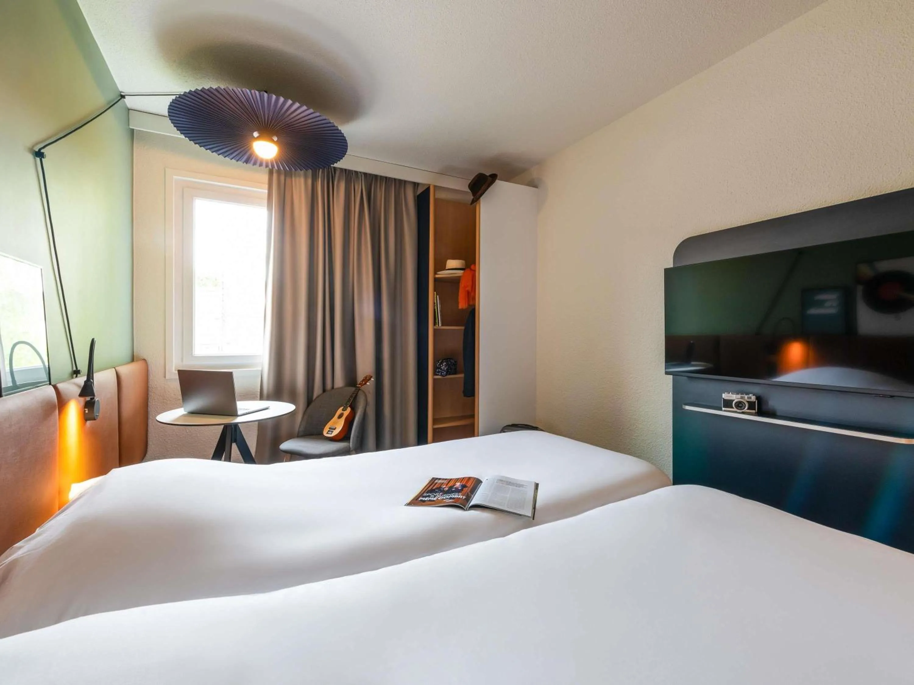 Bedroom, Bed in ibis Nuits Saint Georges