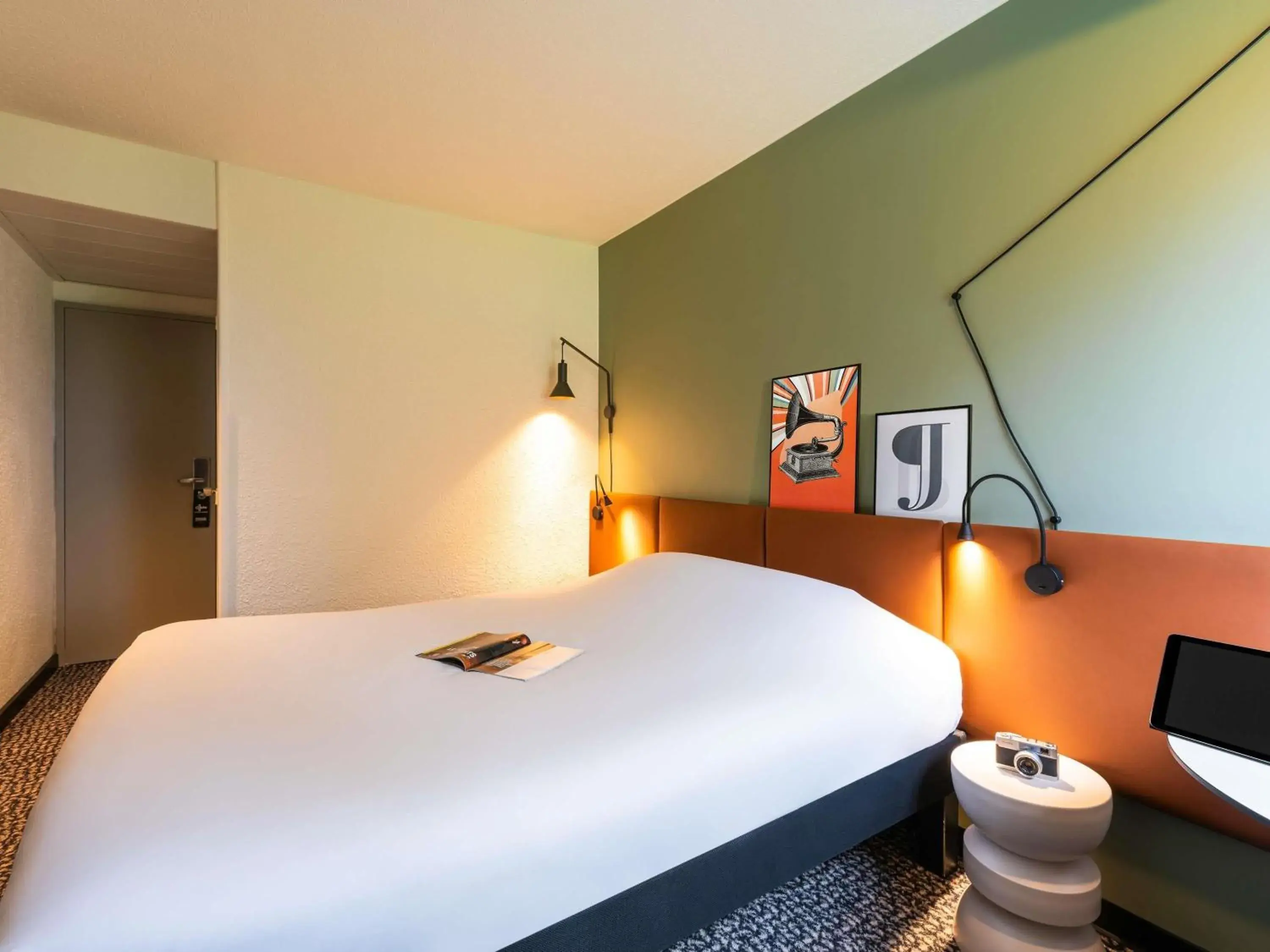 Bedroom, Bed in ibis Nuits Saint Georges Bedroom, Bed in ibis Nuits Saint Georges