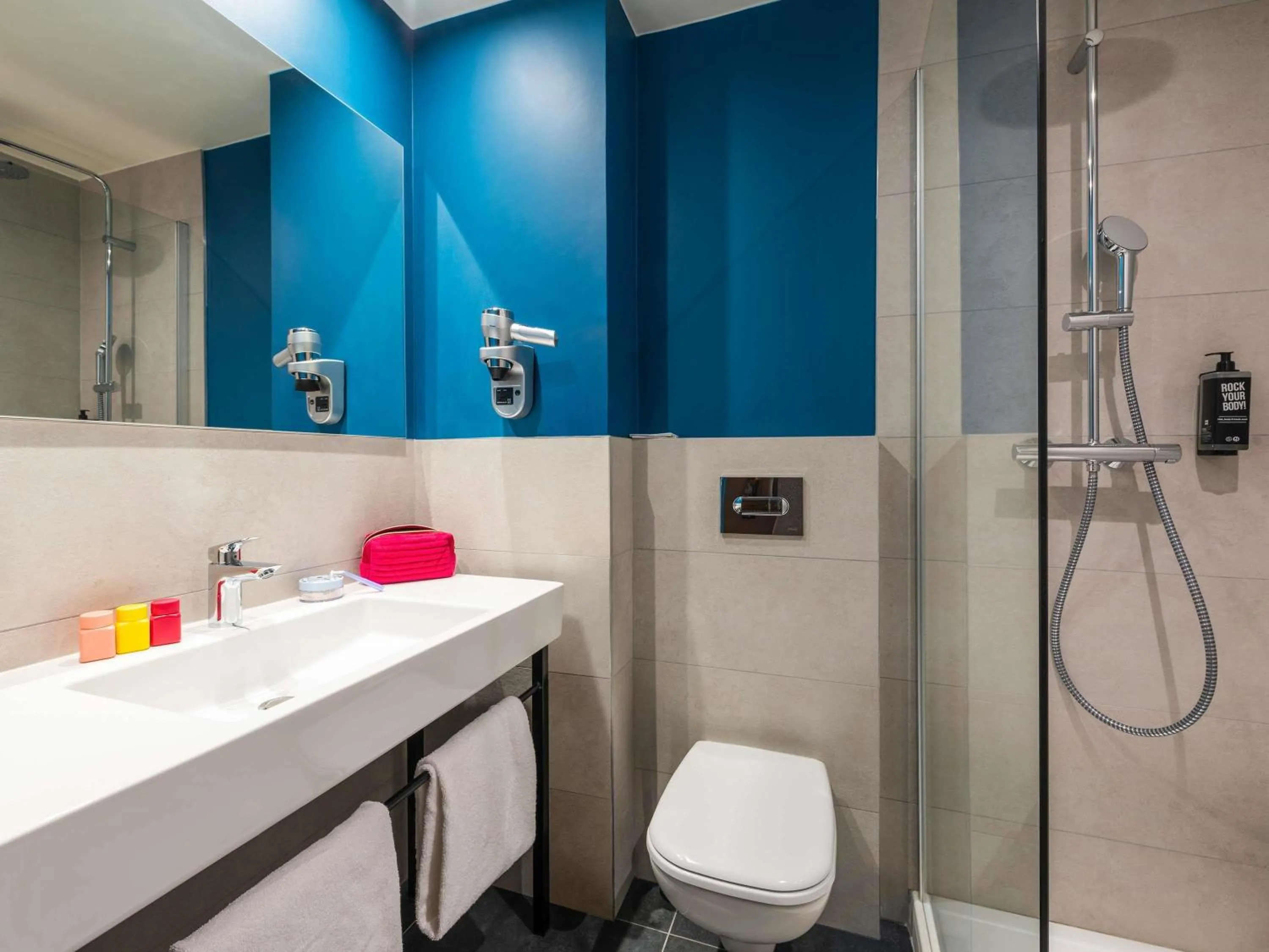 Bedroom in ibis Nuits Saint Georges