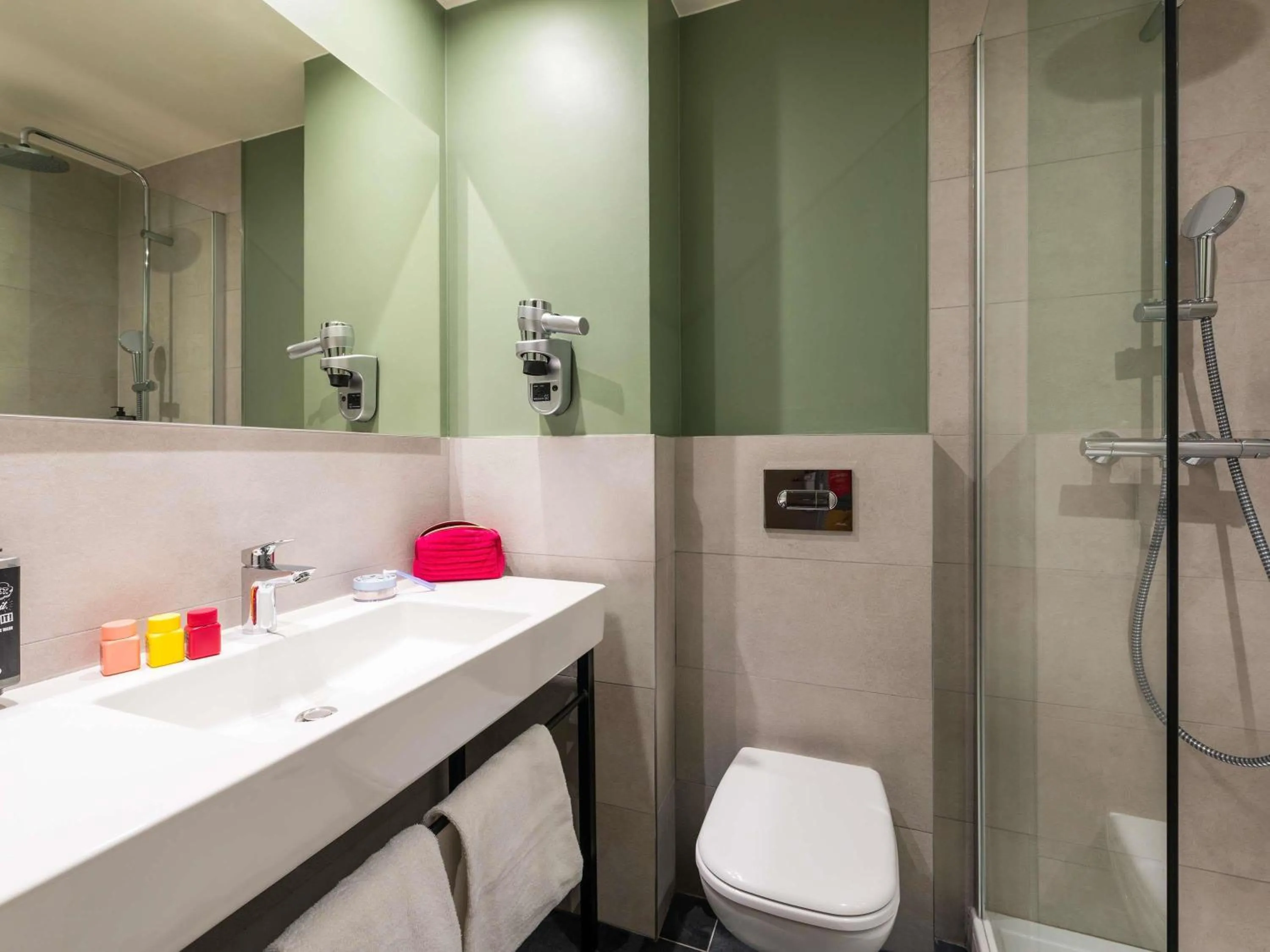 Bedroom in ibis Nuits Saint Georges