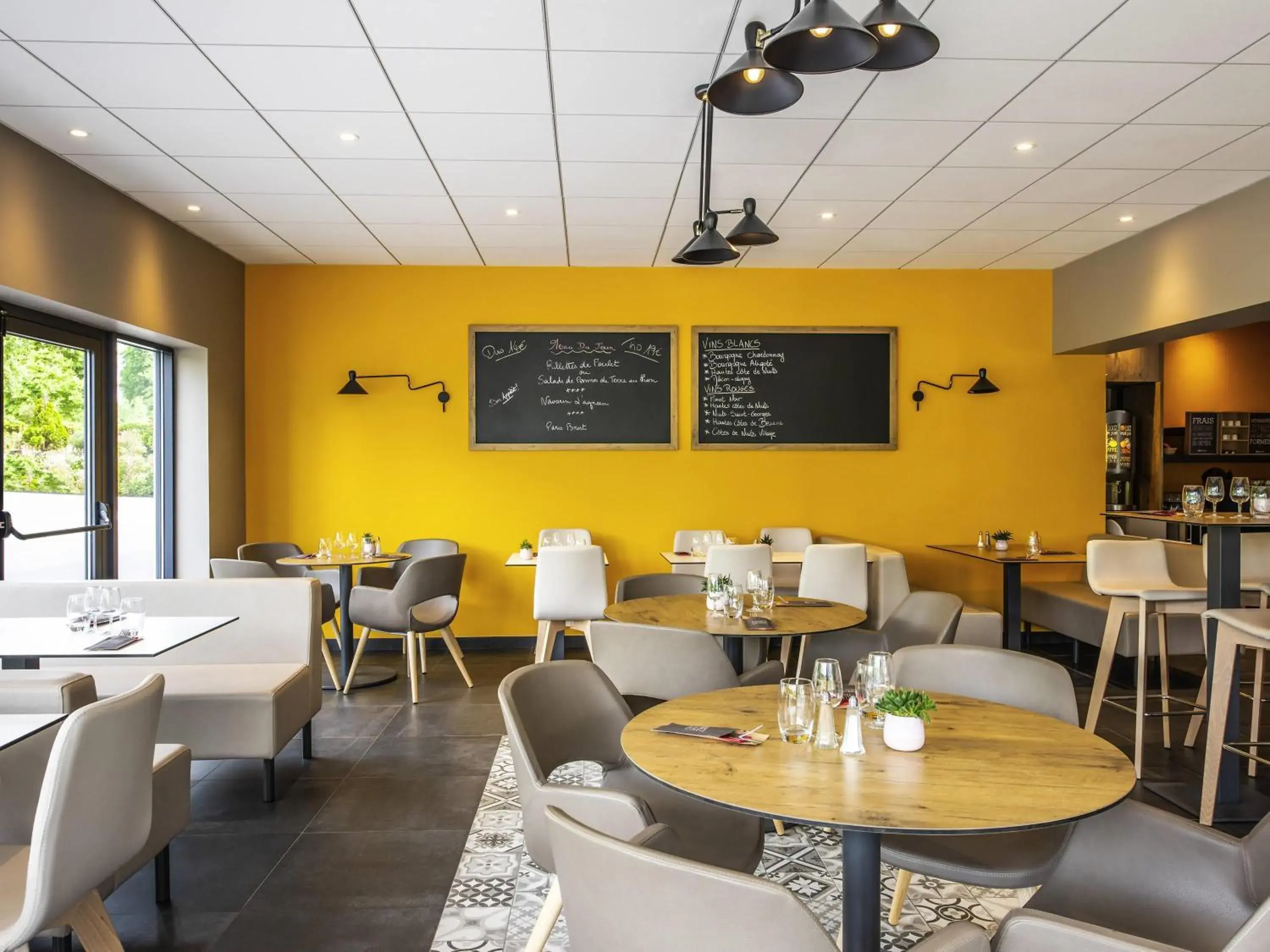 Restaurant/places to eat in ibis Nuits Saint Georges Restaurant/places to eat in ibis Nuits Saint Georges