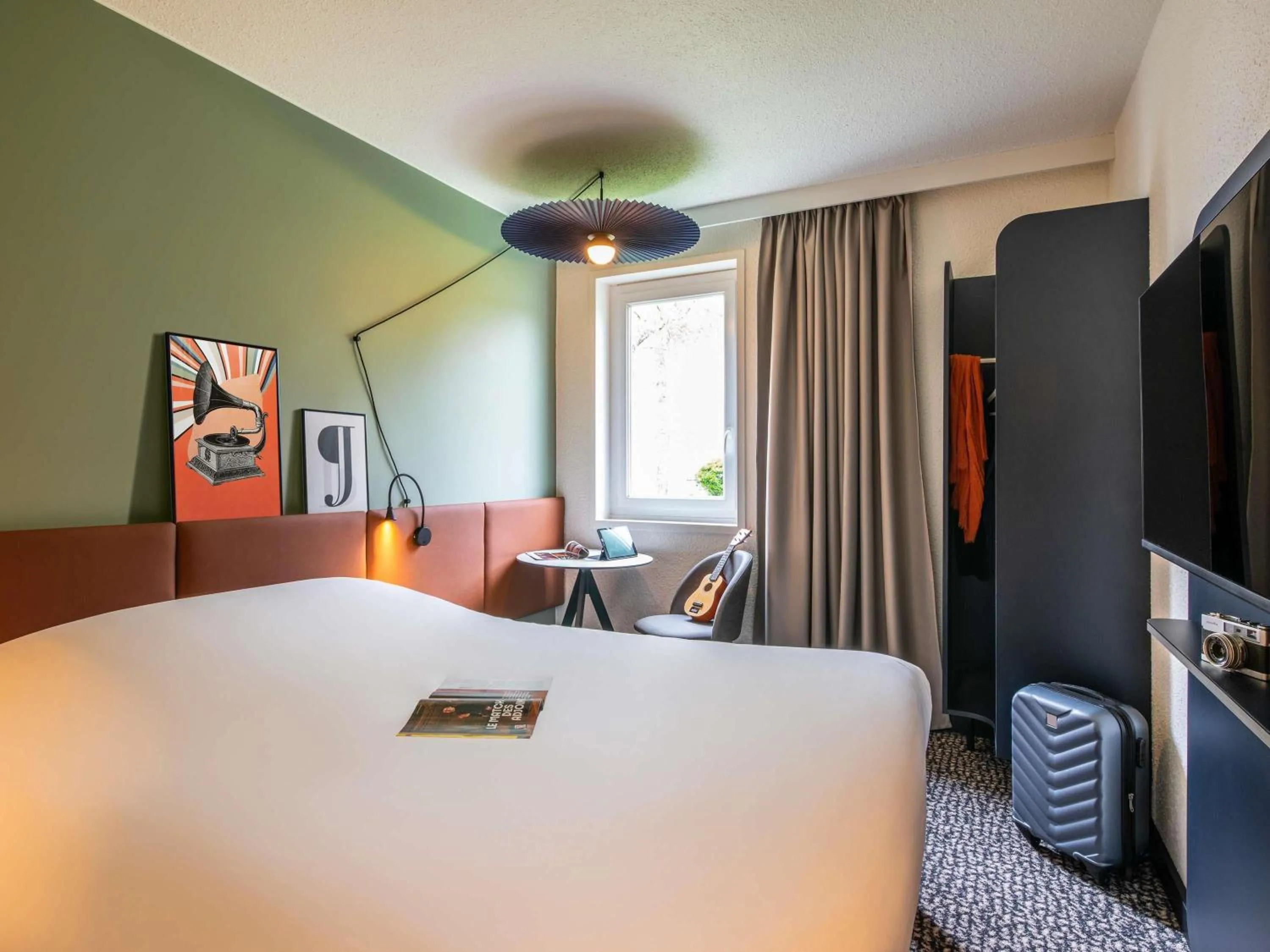 Bedroom, Bed in ibis Nuits Saint Georges